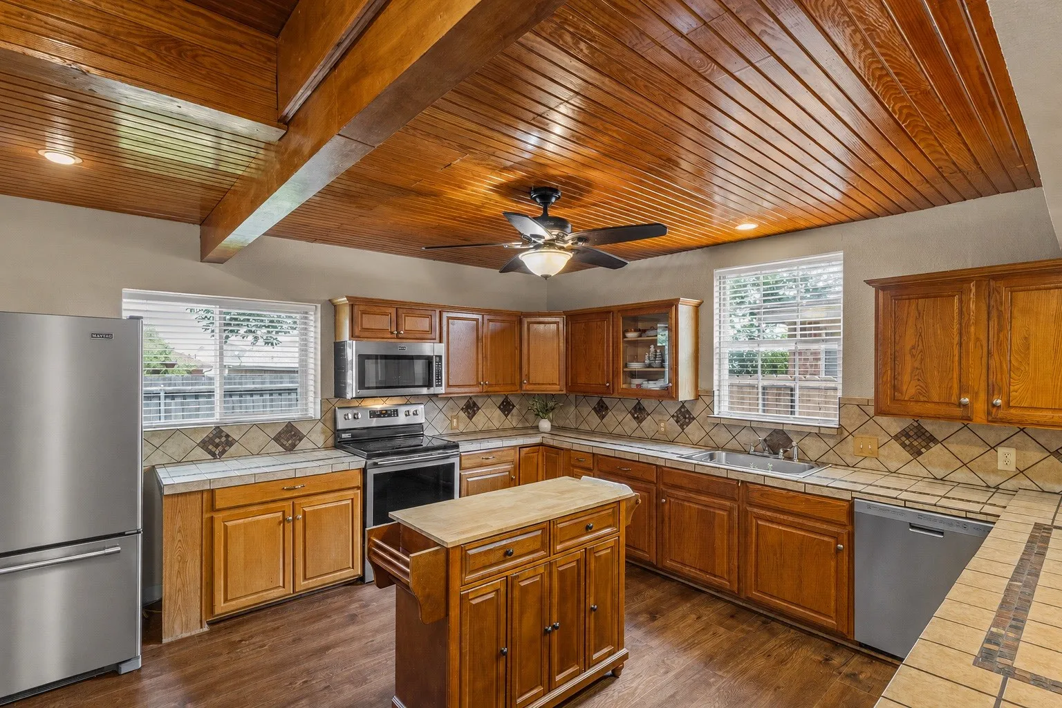 Single Family Residence For Sale in Tarrant County , 9224 Nathan Drive, White Settlement, Texas 76108, 4 Bedroom, 3 Bathroom, 2 Garage spaces, 2,308 Sqft, built in 2004, mls#21349076, Real Estate Agent in White Settlement, Homes For Sale in Tarrant county, Homes For Sale in White Settlement, Realtor in White Settlement Texas, Real Estate Brokerage Independent Realty Texas, Luminita Cordes Realtor