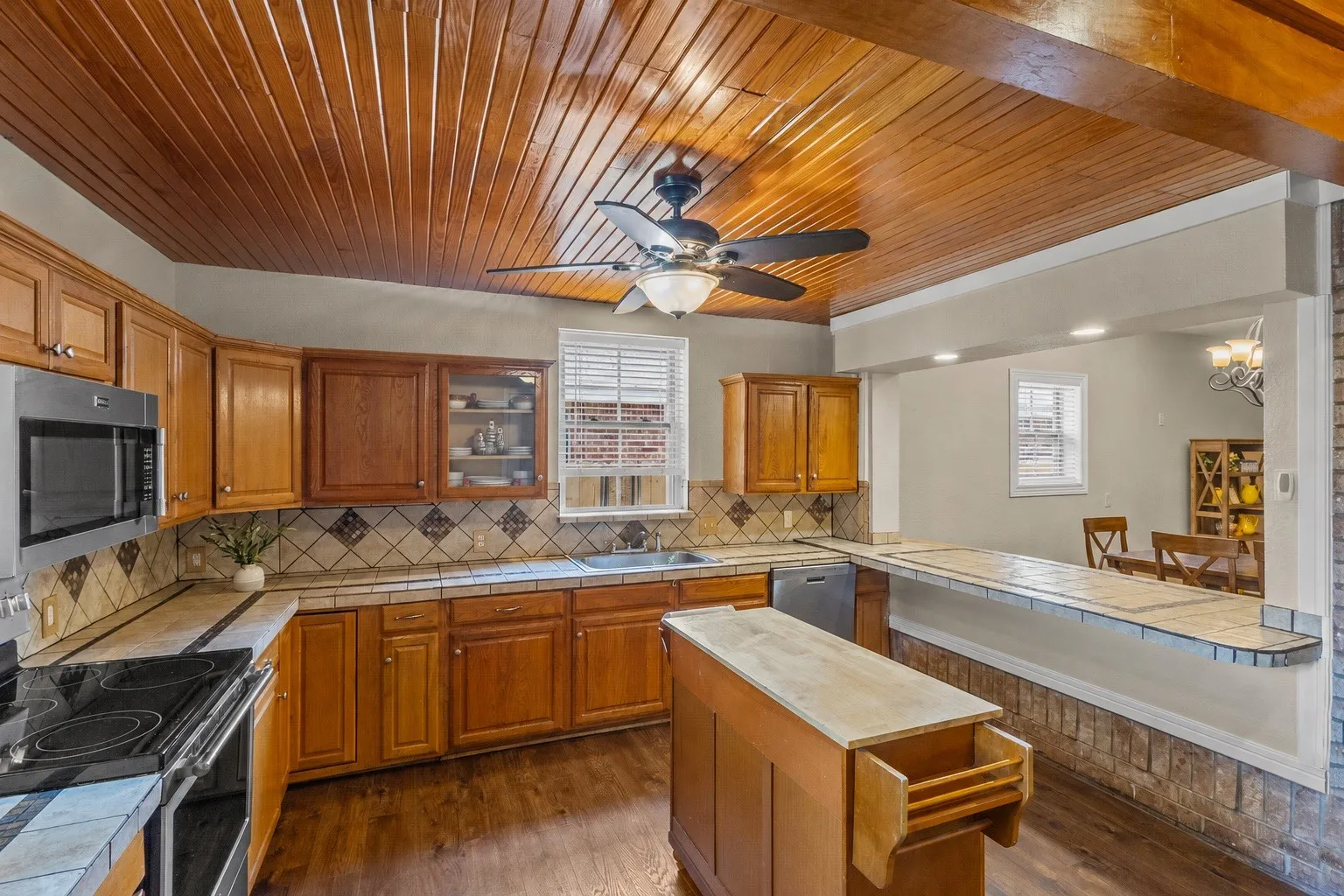 Single Family Residence For Sale in Tarrant County , 9224 Nathan Drive, White Settlement, Texas 76108, 4 Bedroom, 3 Bathroom, 2 Garage spaces, 2,308 Sqft, built in 2004, mls#21349076, Real Estate Agent in White Settlement, Homes For Sale in Tarrant county, Homes For Sale in White Settlement, Realtor in White Settlement Texas, Real Estate Brokerage Independent Realty Texas, Luminita Cordes Realtor