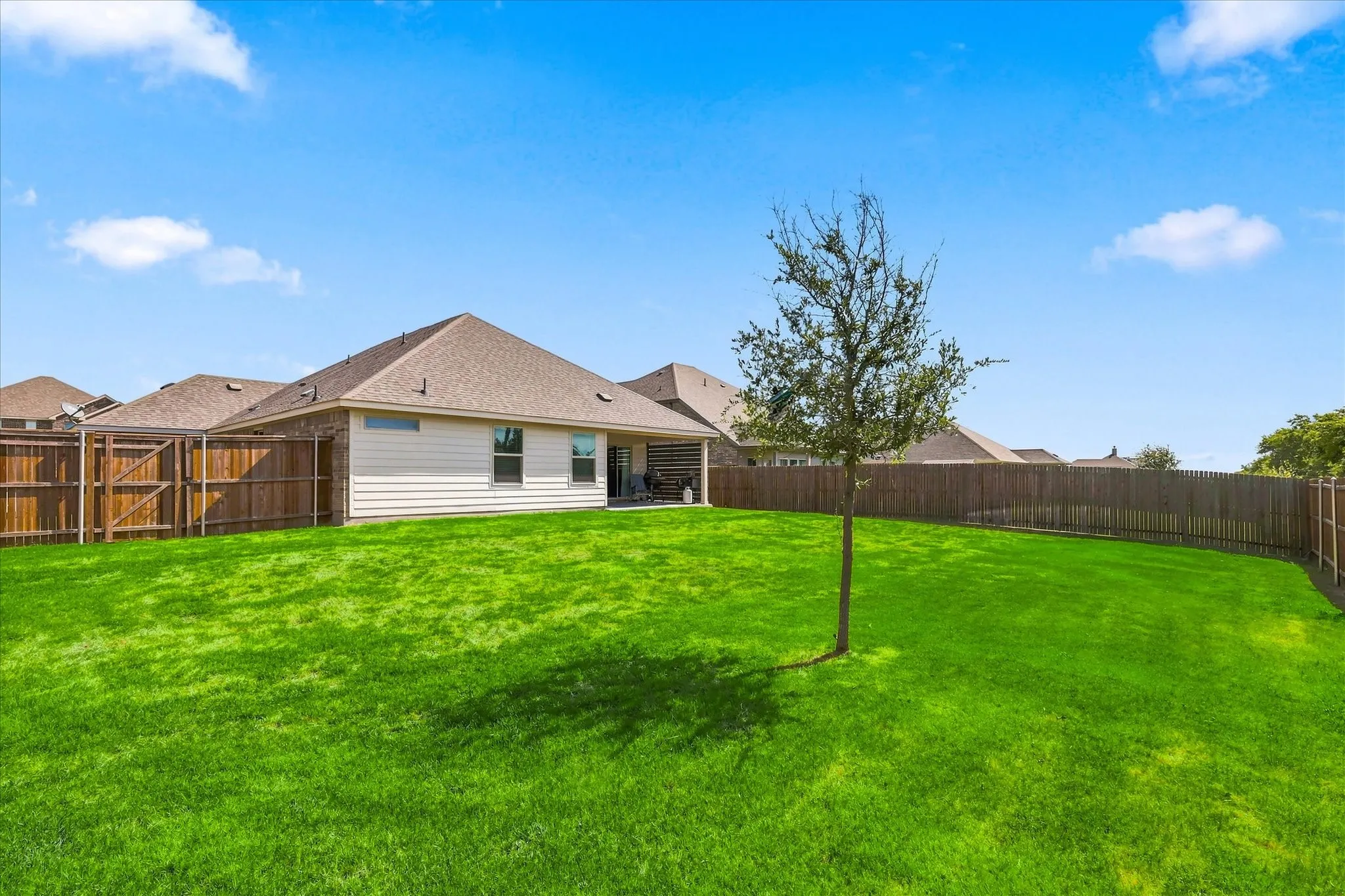 Single Family Residence For Sale in Tarrant County , 2109 Draco Drive, Haslet, Texas 76052, 3 Bedroom, 2 Bathroom, 3 Garage spaces, 1,837 Sqft, built in 2022, mls#21352879, Real Estate Agent in Haslet, Homes For Sale in Tarrant county, Homes For Sale in Haslet, Realtor in Haslet Texas, Real Estate Brokerage Independent Realty Texas, Luminita Cordes Realtor