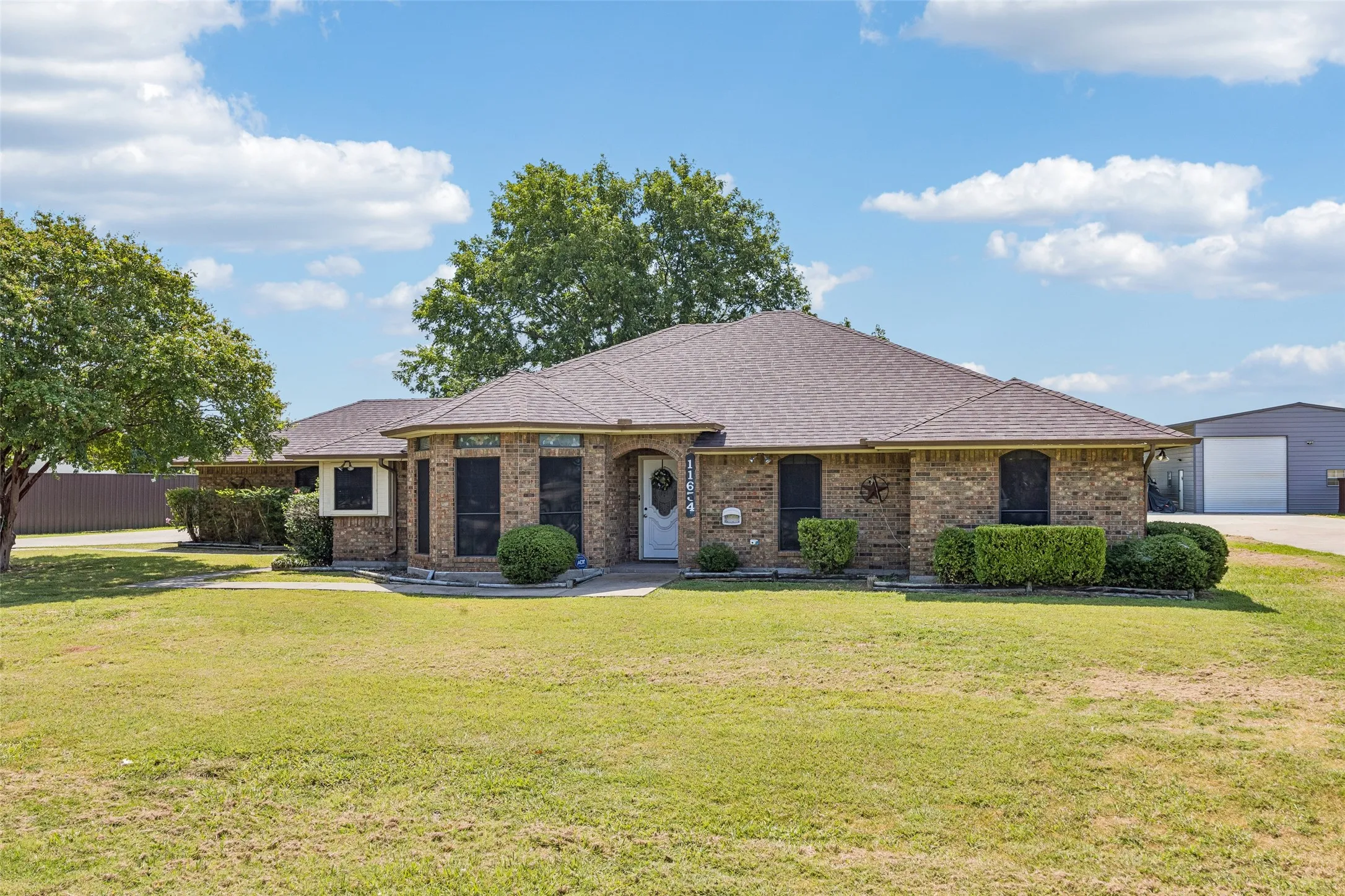 Single Family Residence For Sale in Kaufman County , 11654 Nicole Lane, Forney, Texas 75126, 4 Bedroom, 2 Bathroom, Garage spaces, 2,416 Sqft, built in 1989, mls#21357361, Real Estate Agent in Forney, Homes For Sale in Kaufman county, Homes For Sale in Forney, Realtor in Forney Texas, Real Estate Brokerage Independent Realty Texas, Luminita Cordes Realtor