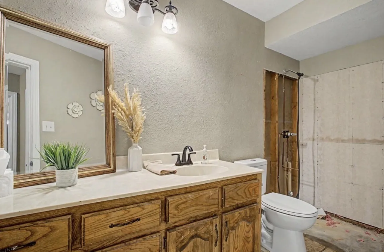 Single Family Residence For Sale in Kaufman County , 11654 Nicole Lane, Forney, Texas 75126, 4 Bedroom, 2 Bathroom, Garage spaces, 2,416 Sqft, built in 1989, mls#21357361, Real Estate Agent in Forney, Homes For Sale in Kaufman county, Homes For Sale in Forney, Realtor in Forney Texas, Real Estate Brokerage Independent Realty Texas, Luminita Cordes Realtor