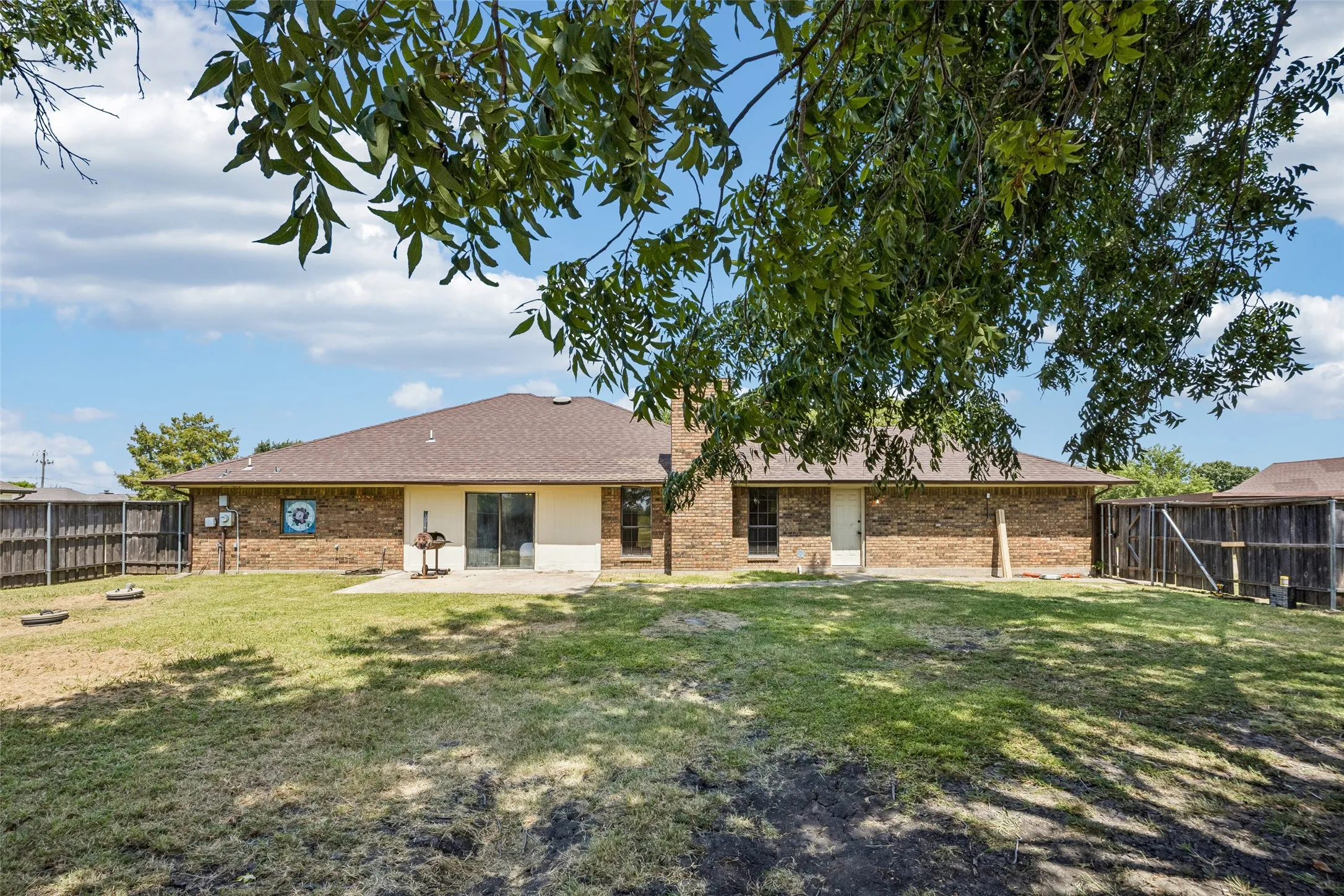 Single Family Residence For Sale in Kaufman County , 11654 Nicole Lane, Forney, Texas 75126, 4 Bedroom, 2 Bathroom, Garage spaces, 2,416 Sqft, built in 1989, mls#21357361, Real Estate Agent in Forney, Homes For Sale in Kaufman county, Homes For Sale in Forney, Realtor in Forney Texas, Real Estate Brokerage Independent Realty Texas, Luminita Cordes Realtor