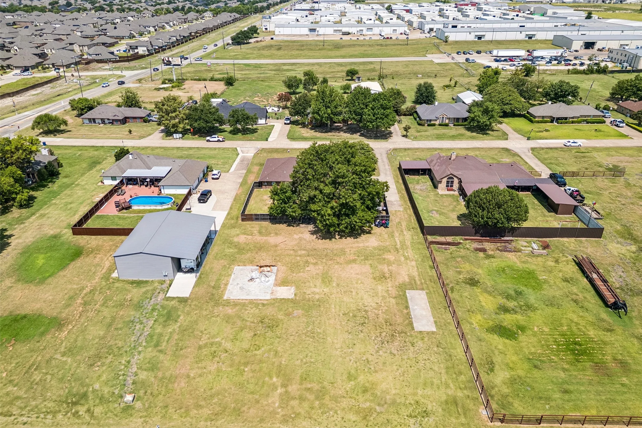 Single Family Residence For Sale in Kaufman County , 11654 Nicole Lane, Forney, Texas 75126, 4 Bedroom, 2 Bathroom, Garage spaces, 2,416 Sqft, built in 1989, mls#21357361, Real Estate Agent in Forney, Homes For Sale in Kaufman county, Homes For Sale in Forney, Realtor in Forney Texas, Real Estate Brokerage Independent Realty Texas, Luminita Cordes Realtor