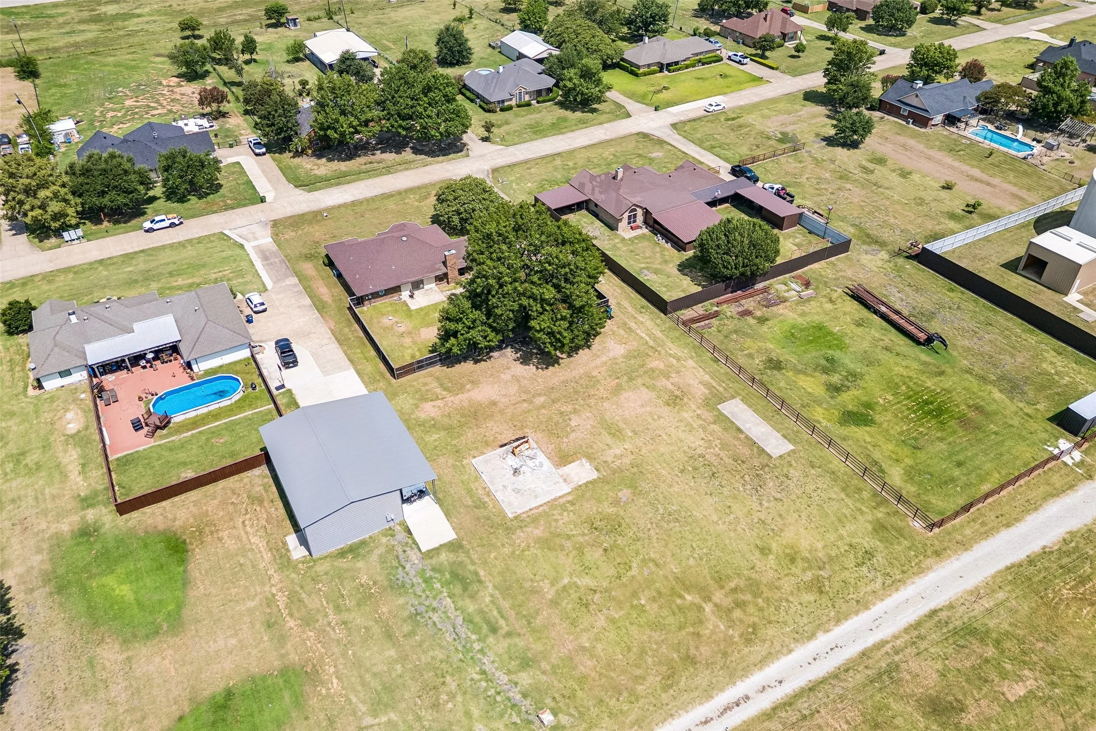 Single Family Residence For Sale in Kaufman County , 11654 Nicole Lane, Forney, Texas 75126, 4 Bedroom, 2 Bathroom, Garage spaces, 2,416 Sqft, built in 1989, mls#21357361, Real Estate Agent in Forney, Homes For Sale in Kaufman county, Homes For Sale in Forney, Realtor in Forney Texas, Real Estate Brokerage Independent Realty Texas, Luminita Cordes Realtor