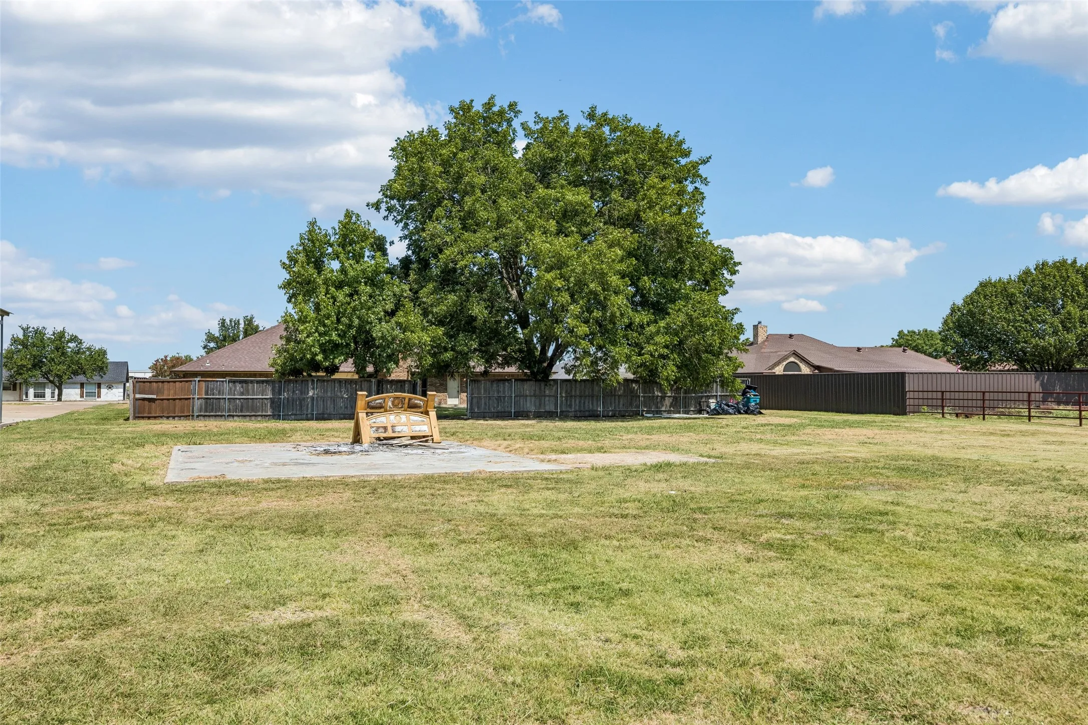 Single Family Residence For Sale in Kaufman County , 11654 Nicole Lane, Forney, Texas 75126, 4 Bedroom, 2 Bathroom, Garage spaces, 2,416 Sqft, built in 1989, mls#21357361, Real Estate Agent in Forney, Homes For Sale in Kaufman county, Homes For Sale in Forney, Realtor in Forney Texas, Real Estate Brokerage Independent Realty Texas, Luminita Cordes Realtor