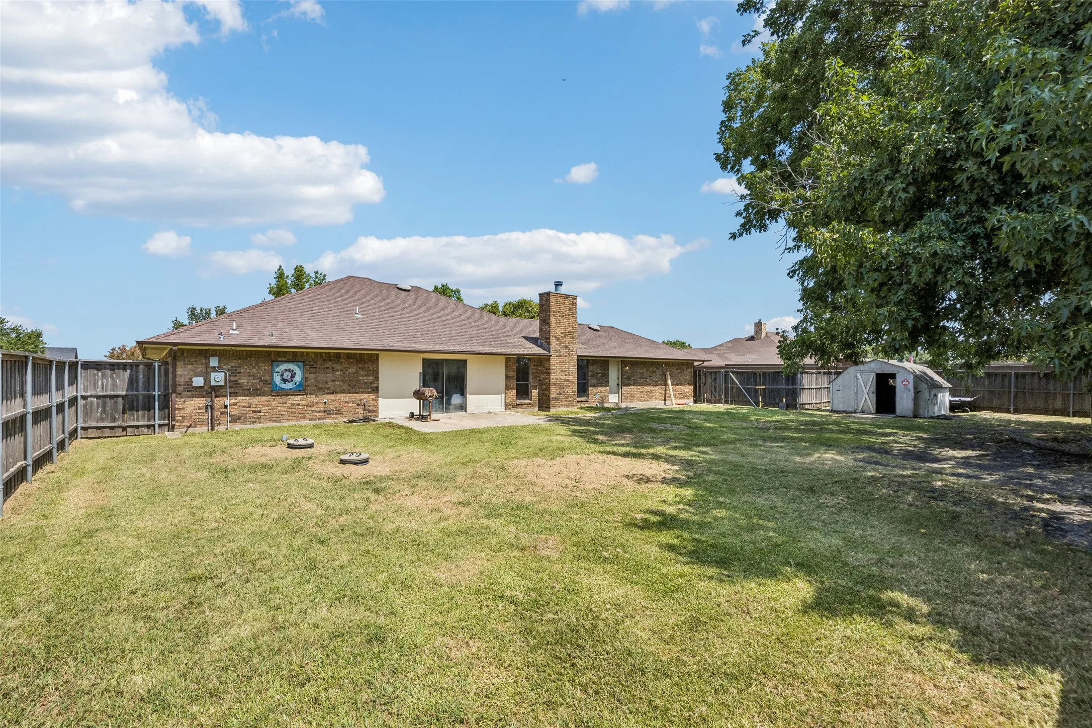 Single Family Residence For Sale in Kaufman County , 11654 Nicole Lane, Forney, Texas 75126, 4 Bedroom, 2 Bathroom, Garage spaces, 2,416 Sqft, built in 1989, mls#21357361, Real Estate Agent in Forney, Homes For Sale in Kaufman county, Homes For Sale in Forney, Realtor in Forney Texas, Real Estate Brokerage Independent Realty Texas, Luminita Cordes Realtor