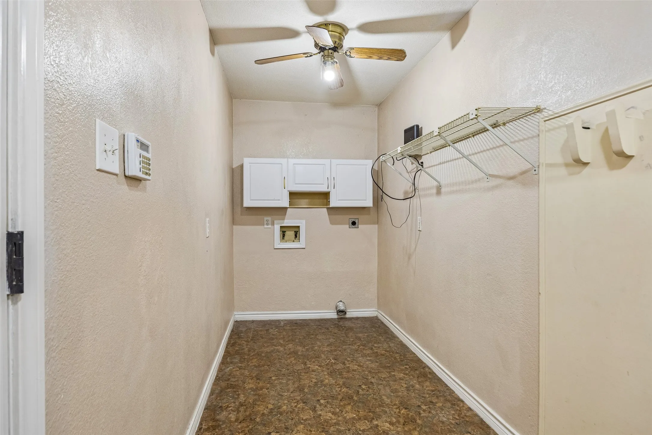 Single Family Residence For Sale in Kaufman County , 11654 Nicole Lane, Forney, Texas 75126, 4 Bedroom, 2 Bathroom, Garage spaces, 2,416 Sqft, built in 1989, mls#21357361, Real Estate Agent in Forney, Homes For Sale in Kaufman county, Homes For Sale in Forney, Realtor in Forney Texas, Real Estate Brokerage Independent Realty Texas, Luminita Cordes Realtor