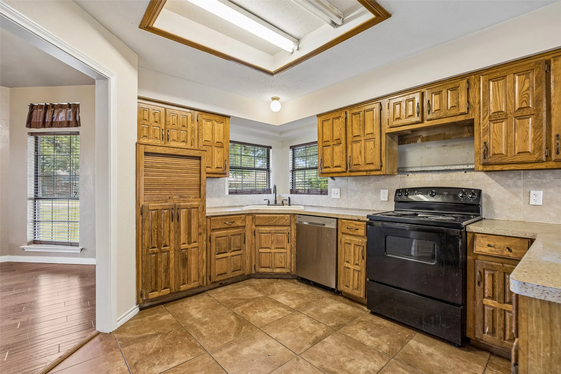 Single Family Residence For Sale in Kaufman County , 11654 Nicole Lane, Forney, Texas 75126, 4 Bedroom, 2 Bathroom, Garage spaces, 2,416 Sqft, built in 1989, mls#21357361, Real Estate Agent in Forney, Homes For Sale in Kaufman county, Homes For Sale in Forney, Realtor in Forney Texas, Real Estate Brokerage Independent Realty Texas, Luminita Cordes Realtor
