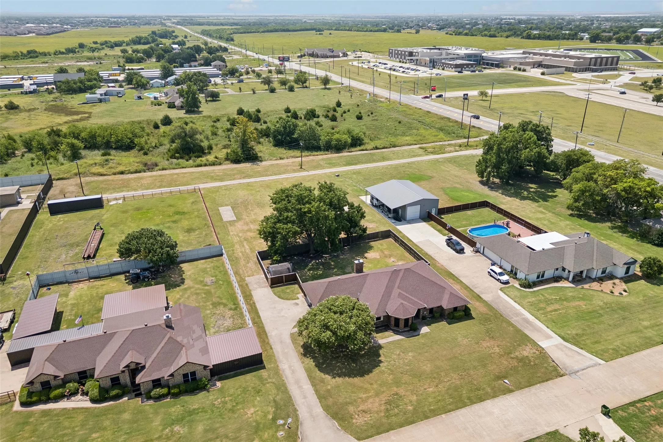 Single Family Residence For Sale in Kaufman County , 11654 Nicole Lane, Forney, Texas 75126, 4 Bedroom, 2 Bathroom, Garage spaces, 2,416 Sqft, built in 1989, mls#21357361, Real Estate Agent in Forney, Homes For Sale in Kaufman county, Homes For Sale in Forney, Realtor in Forney Texas, Real Estate Brokerage Independent Realty Texas, Luminita Cordes Realtor