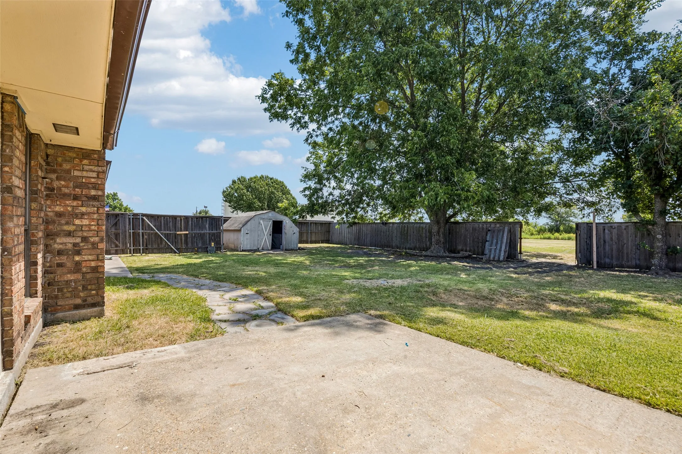 Single Family Residence For Sale in Kaufman County , 11654 Nicole Lane, Forney, Texas 75126, 4 Bedroom, 2 Bathroom, Garage spaces, 2,416 Sqft, built in 1989, mls#21357361, Real Estate Agent in Forney, Homes For Sale in Kaufman county, Homes For Sale in Forney, Realtor in Forney Texas, Real Estate Brokerage Independent Realty Texas, Luminita Cordes Realtor