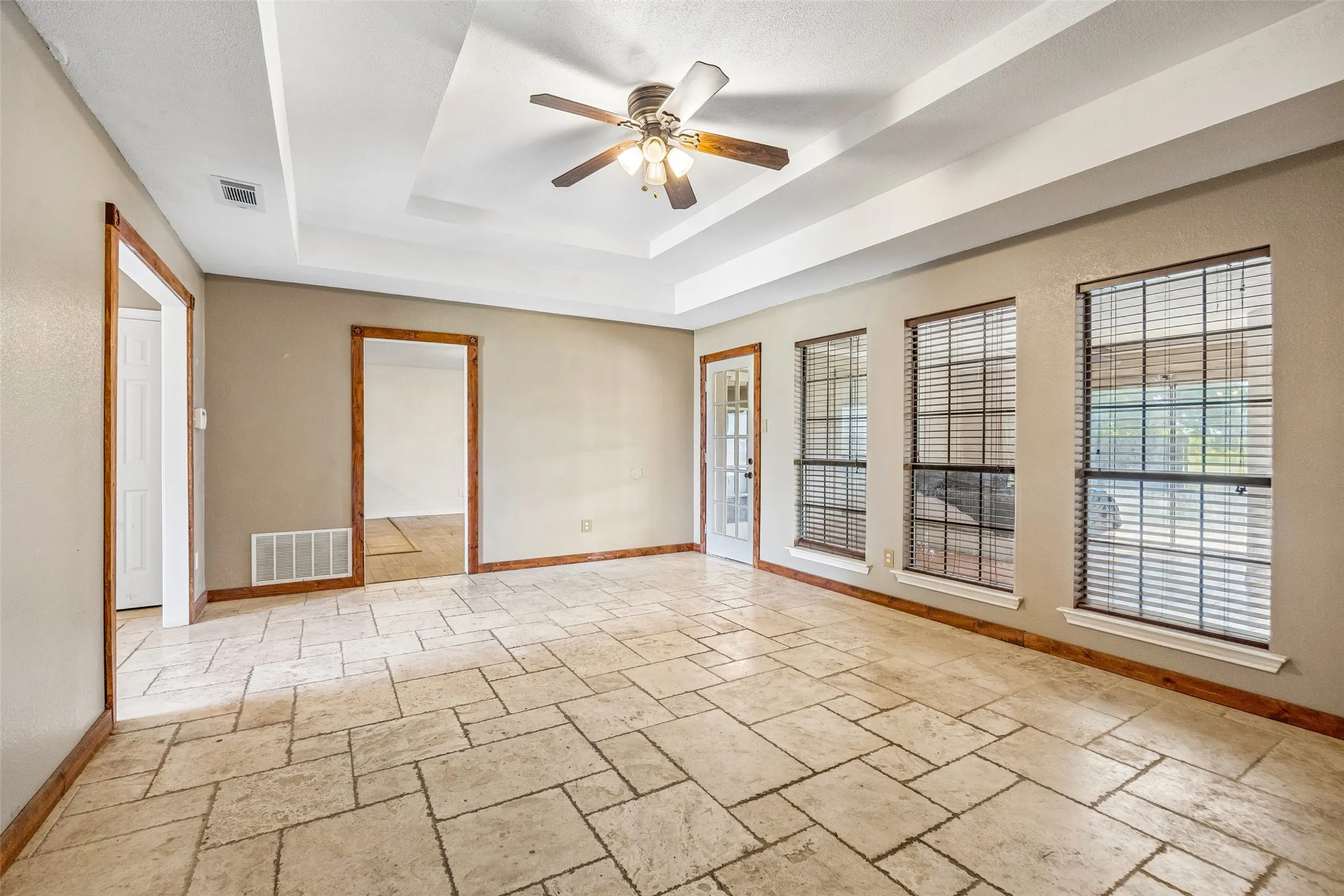 Single Family Residence For Sale in Kaufman County , 11654 Nicole Lane, Forney, Texas 75126, 4 Bedroom, 2 Bathroom, Garage spaces, 2,416 Sqft, built in 1989, mls#21357361, Real Estate Agent in Forney, Homes For Sale in Kaufman county, Homes For Sale in Forney, Realtor in Forney Texas, Real Estate Brokerage Independent Realty Texas, Luminita Cordes Realtor