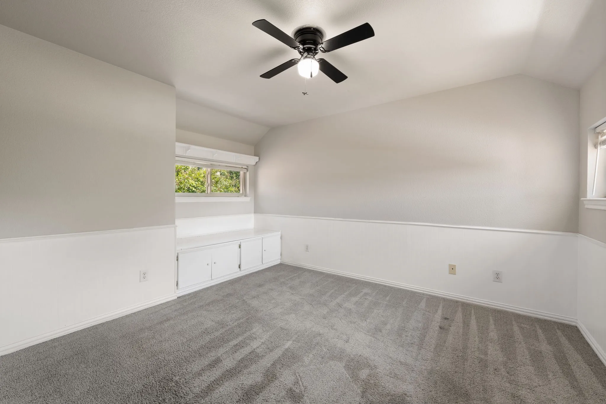 Single Family Residence For Sale in Ellis County , 1907 Clearview Drive, Ennis, Texas 75119, 3 Bedroom, 3 Bathroom, 2 Garage spaces, 2,555 Sqft, built in 2002, mls#21356905, Real Estate Agent in Ennis, Homes For Sale in Ellis county, Homes For Sale in Ennis, Realtor in Ennis Texas, Real Estate Brokerage Independent Realty Texas, Luminita Cordes Realtor
