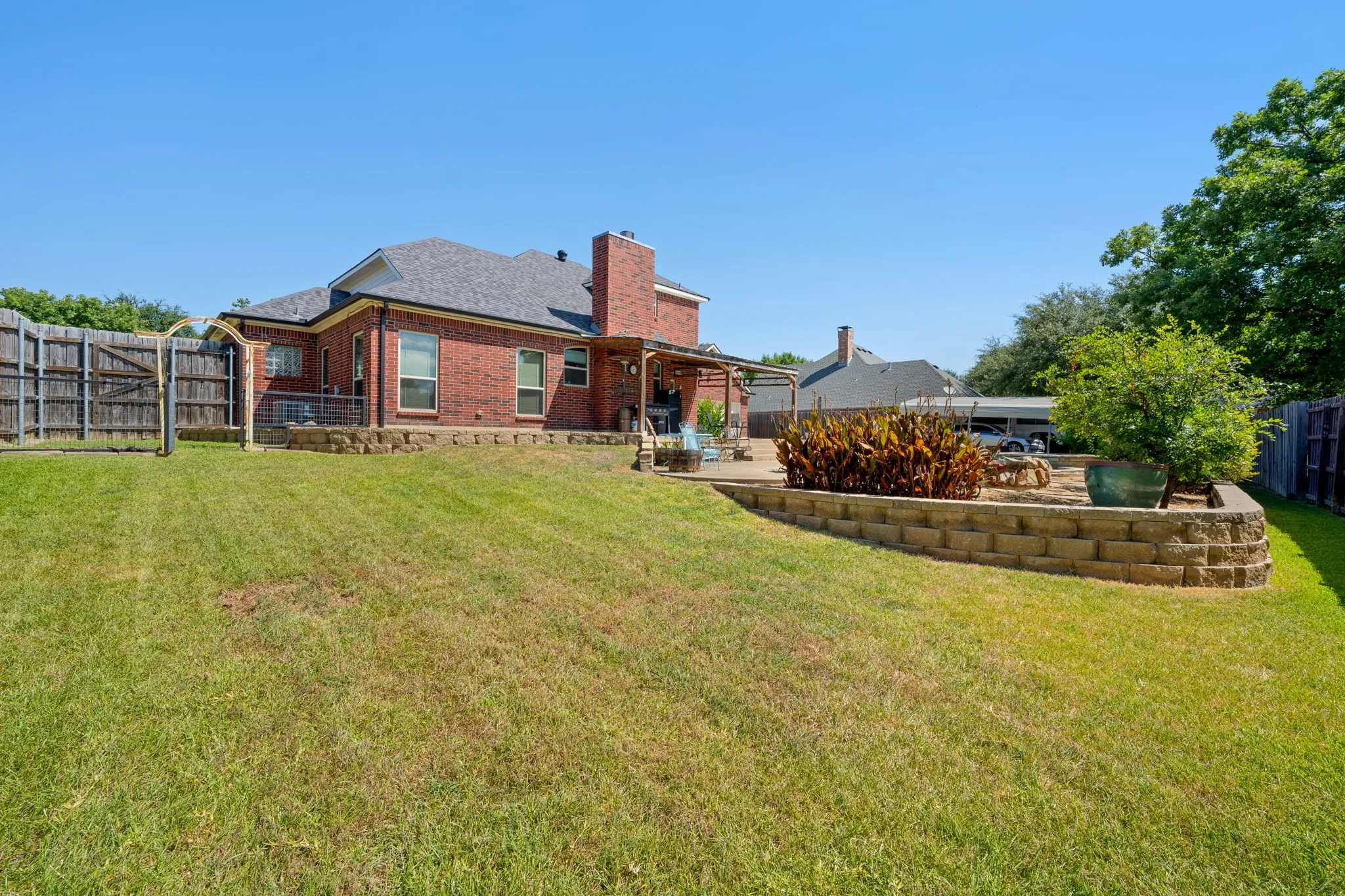 Single Family Residence For Sale in Ellis County , 1907 Clearview Drive, Ennis, Texas 75119, 3 Bedroom, 3 Bathroom, 2 Garage spaces, 2,555 Sqft, built in 2002, mls#21356905, Real Estate Agent in Ennis, Homes For Sale in Ellis county, Homes For Sale in Ennis, Realtor in Ennis Texas, Real Estate Brokerage Independent Realty Texas, Luminita Cordes Realtor