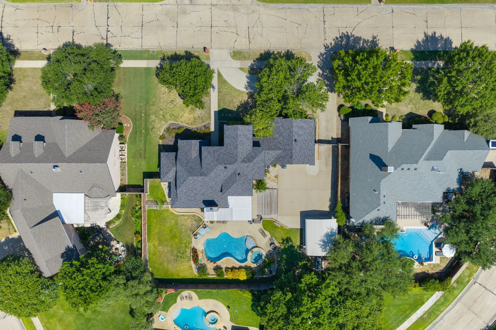Single Family Residence For Sale in Ellis County , 1907 Clearview Drive, Ennis, Texas 75119, 3 Bedroom, 3 Bathroom, 2 Garage spaces, 2,555 Sqft, built in 2002, mls#21356905, Real Estate Agent in Ennis, Homes For Sale in Ellis county, Homes For Sale in Ennis, Realtor in Ennis Texas, Real Estate Brokerage Independent Realty Texas, Luminita Cordes Realtor