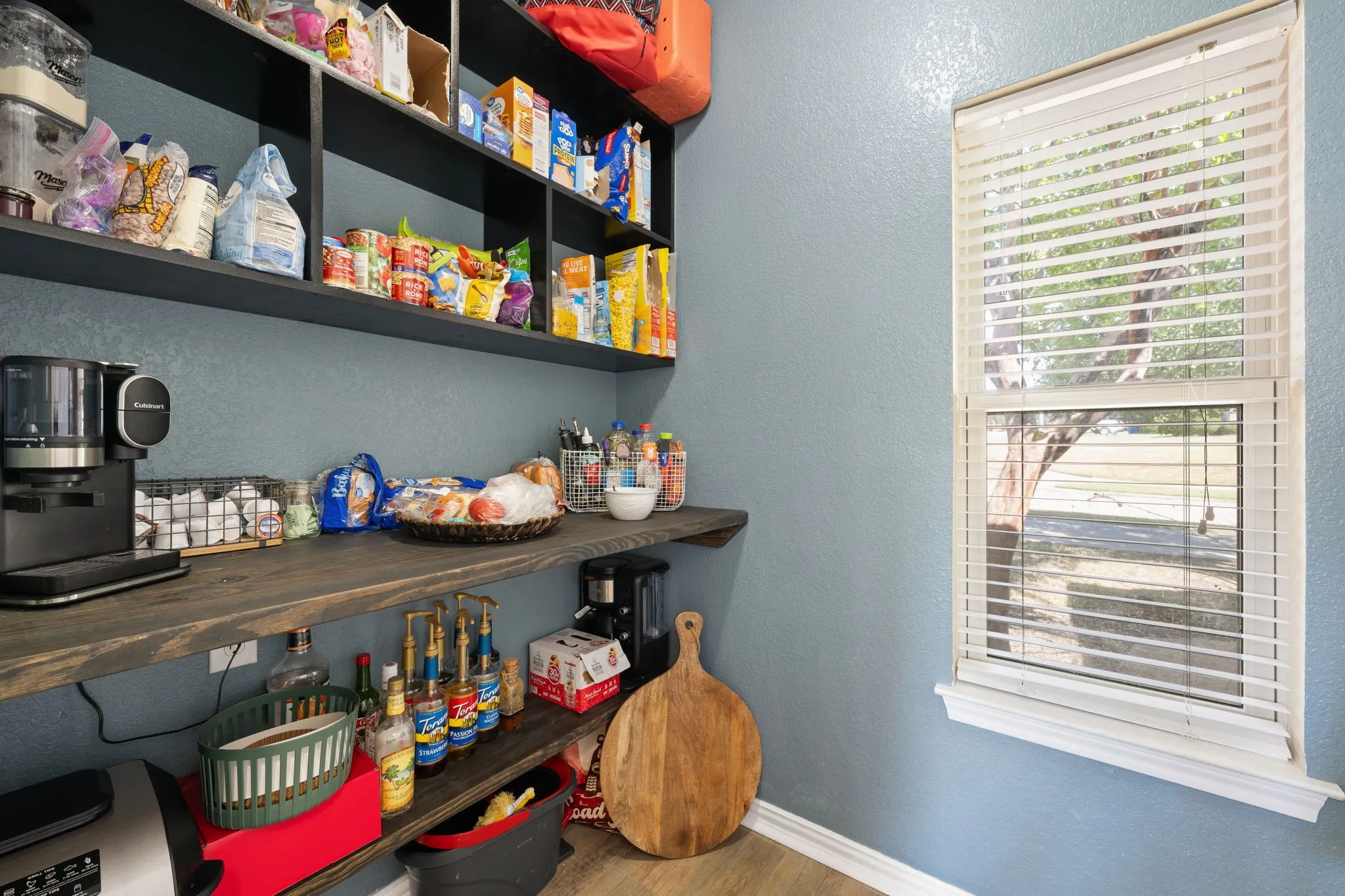 Single Family Residence For Sale in Ellis County , 1907 Clearview Drive, Ennis, Texas 75119, 3 Bedroom, 3 Bathroom, 2 Garage spaces, 2,555 Sqft, built in 2002, mls#21356905, Real Estate Agent in Ennis, Homes For Sale in Ellis county, Homes For Sale in Ennis, Realtor in Ennis Texas, Real Estate Brokerage Independent Realty Texas, Luminita Cordes Realtor