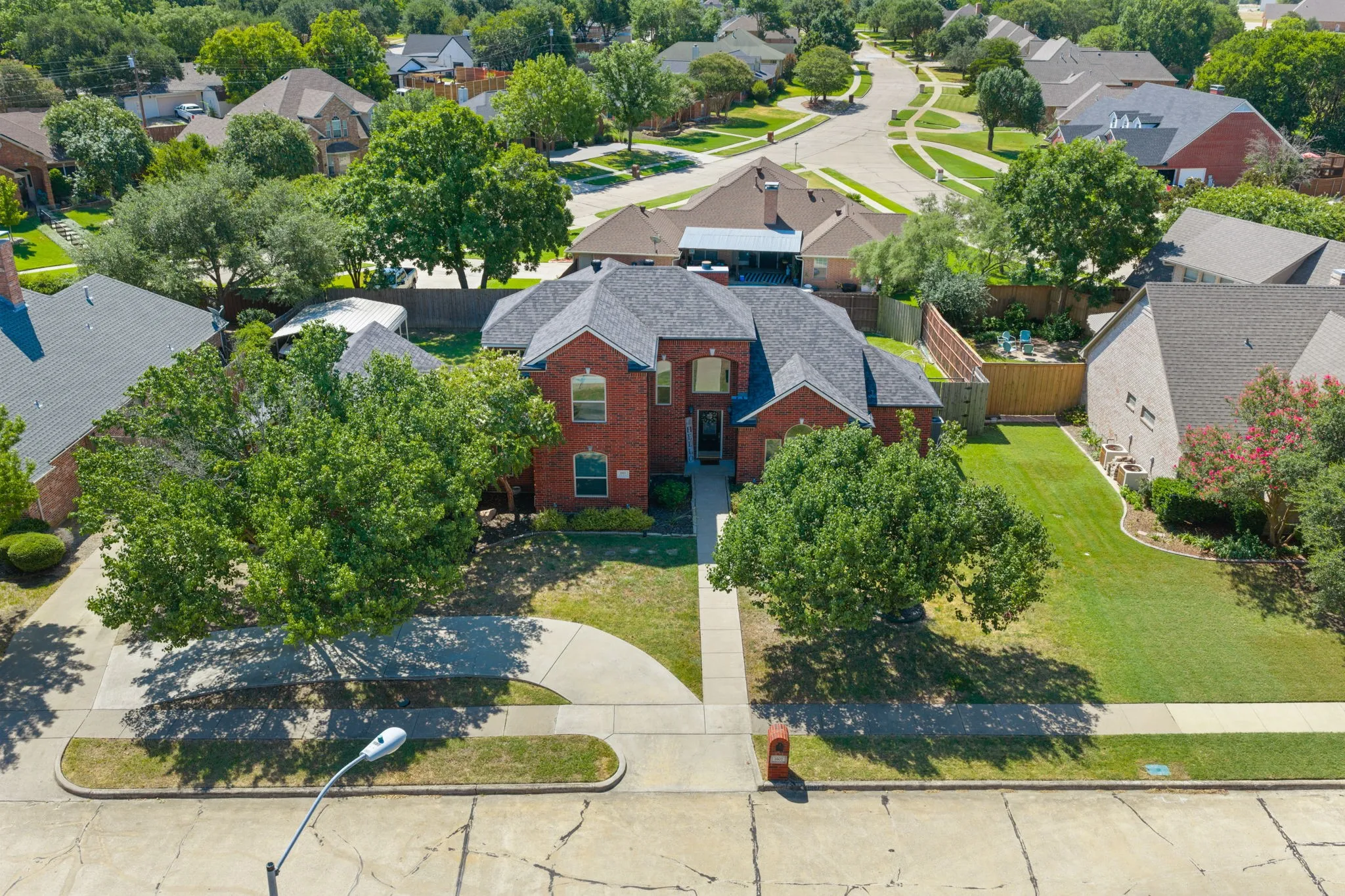 Single Family Residence For Sale in Ellis County , 1907 Clearview Drive, Ennis, Texas 75119, 3 Bedroom, 3 Bathroom, 2 Garage spaces, 2,555 Sqft, built in 2002, mls#21356905, Real Estate Agent in Ennis, Homes For Sale in Ellis county, Homes For Sale in Ennis, Realtor in Ennis Texas, Real Estate Brokerage Independent Realty Texas, Luminita Cordes Realtor