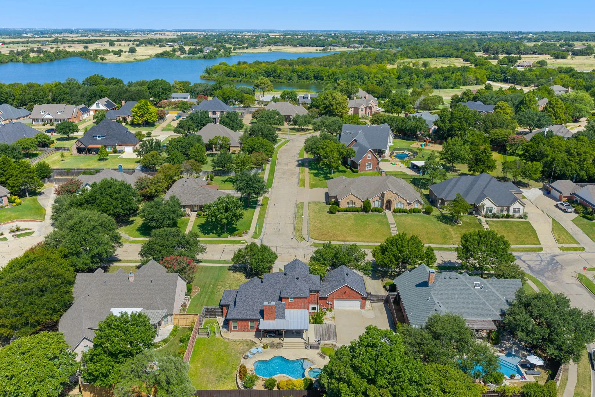 Single Family Residence For Sale in Ellis County , 1907 Clearview Drive, Ennis, Texas 75119, 3 Bedroom, 3 Bathroom, 2 Garage spaces, 2,555 Sqft, built in 2002, mls#21356905, Real Estate Agent in Ennis, Homes For Sale in Ellis county, Homes For Sale in Ennis, Realtor in Ennis Texas, Real Estate Brokerage Independent Realty Texas, Luminita Cordes Realtor