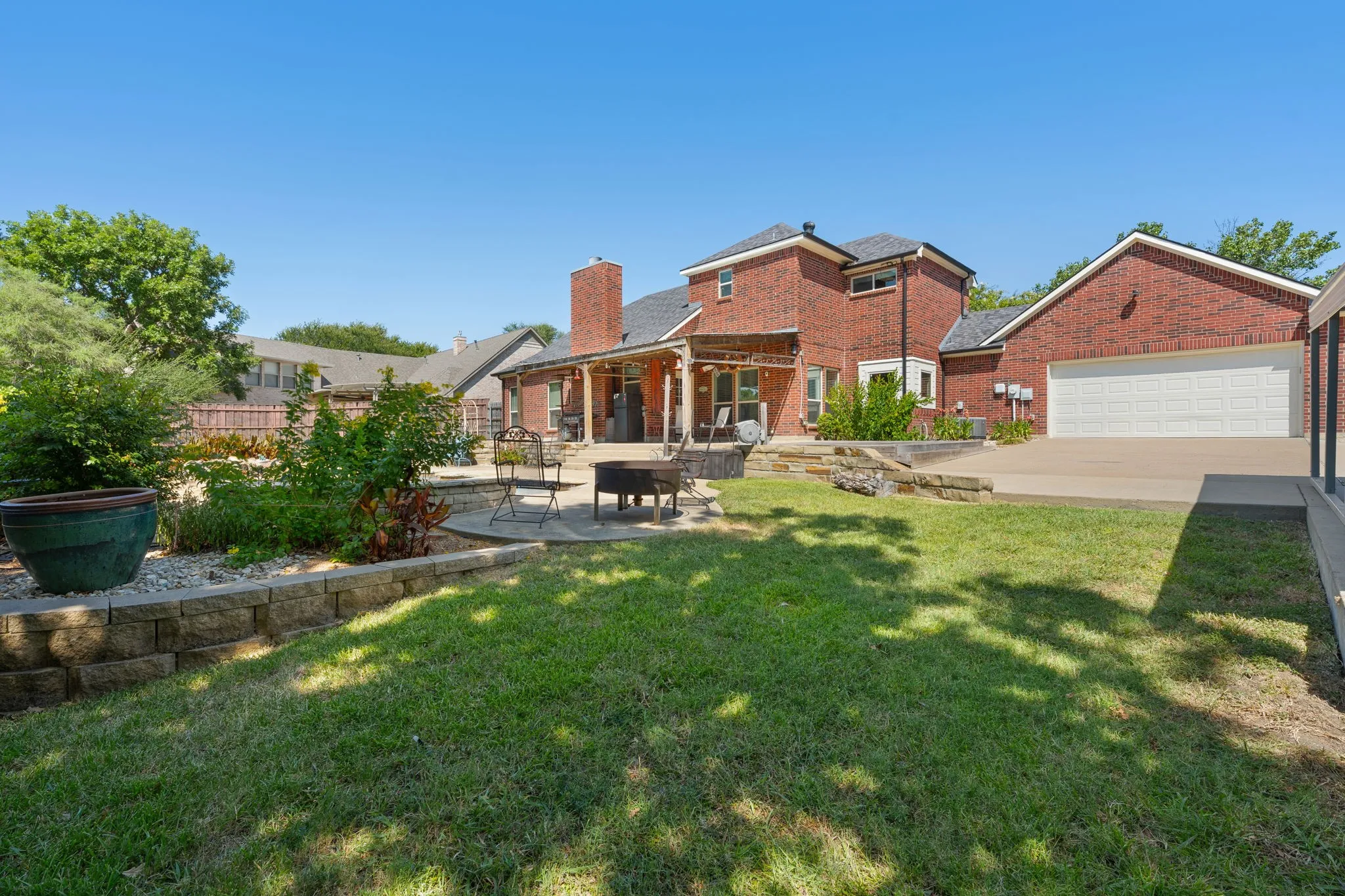 Single Family Residence For Sale in Ellis County , 1907 Clearview Drive, Ennis, Texas 75119, 3 Bedroom, 3 Bathroom, 2 Garage spaces, 2,555 Sqft, built in 2002, mls#21356905, Real Estate Agent in Ennis, Homes For Sale in Ellis county, Homes For Sale in Ennis, Realtor in Ennis Texas, Real Estate Brokerage Independent Realty Texas, Luminita Cordes Realtor