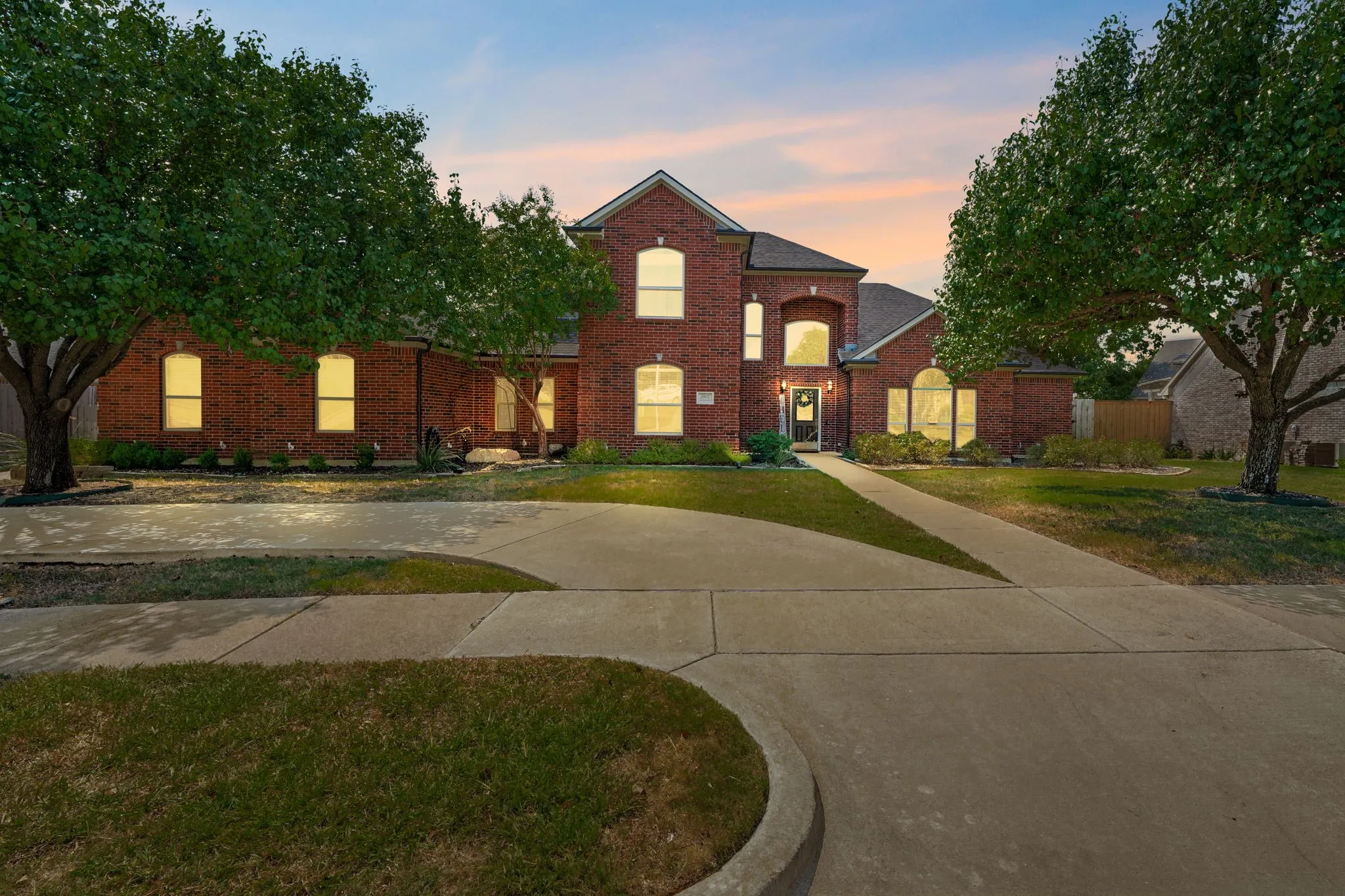 Single Family Residence For Sale in Ellis County , 1907 Clearview Drive, Ennis, Texas 75119, 3 Bedroom, 3 Bathroom, 2 Garage spaces, 2,555 Sqft, built in 2002, mls#21356905, Real Estate Agent in Ennis, Homes For Sale in Ellis county, Homes For Sale in Ennis, Realtor in Ennis Texas, Real Estate Brokerage Independent Realty Texas, Luminita Cordes Realtor