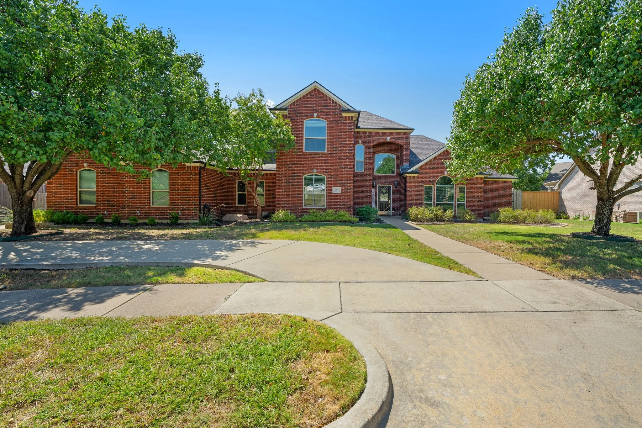 Single Family Residence For Sale in Ellis County , 1907 Clearview Drive, Ennis, Texas 75119, 3 Bedroom, 3 Bathroom, 2 Garage spaces, 2,555 Sqft, built in 2002, mls#21356905, Real Estate Agent in Ennis, Homes For Sale in Ellis county, Homes For Sale in Ennis, Realtor in Ennis Texas, Real Estate Brokerage Independent Realty Texas, Luminita Cordes Realtor