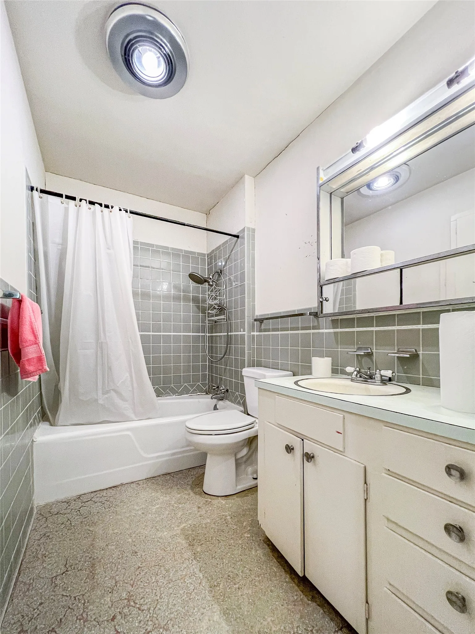Single Family Residence For Sale in Hunt County , 2706 Bois D Arc Street, Commerce, Texas 75428, 3 Bedroom, 2 Bathroom, 1 Garage spaces, 1,856 Sqft, built in 1972, mls#21357376, Real Estate Agent in Commerce, Homes For Sale in Hunt county, Homes For Sale in Commerce, Realtor in Commerce Texas, Real Estate Brokerage Independent Realty Texas, Luminita Cordes Realtor