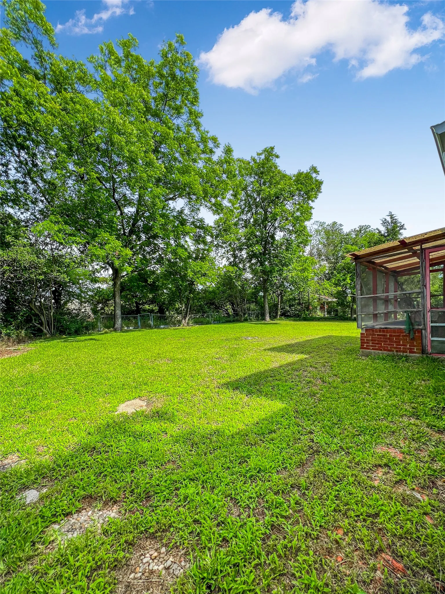 Single Family Residence For Sale in Hunt County , 2706 Bois D Arc Street, Commerce, Texas 75428, 3 Bedroom, 2 Bathroom, 1 Garage spaces, 1,856 Sqft, built in 1972, mls#21357376, Real Estate Agent in Commerce, Homes For Sale in Hunt county, Homes For Sale in Commerce, Realtor in Commerce Texas, Real Estate Brokerage Independent Realty Texas, Luminita Cordes Realtor