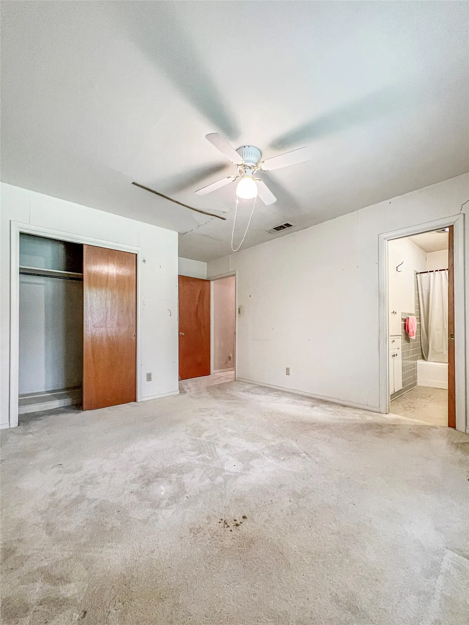 Single Family Residence For Sale in Hunt County , 2706 Bois D Arc Street, Commerce, Texas 75428, 3 Bedroom, 2 Bathroom, 1 Garage spaces, 1,856 Sqft, built in 1972, mls#21357376, Real Estate Agent in Commerce, Homes For Sale in Hunt county, Homes For Sale in Commerce, Realtor in Commerce Texas, Real Estate Brokerage Independent Realty Texas, Luminita Cordes Realtor