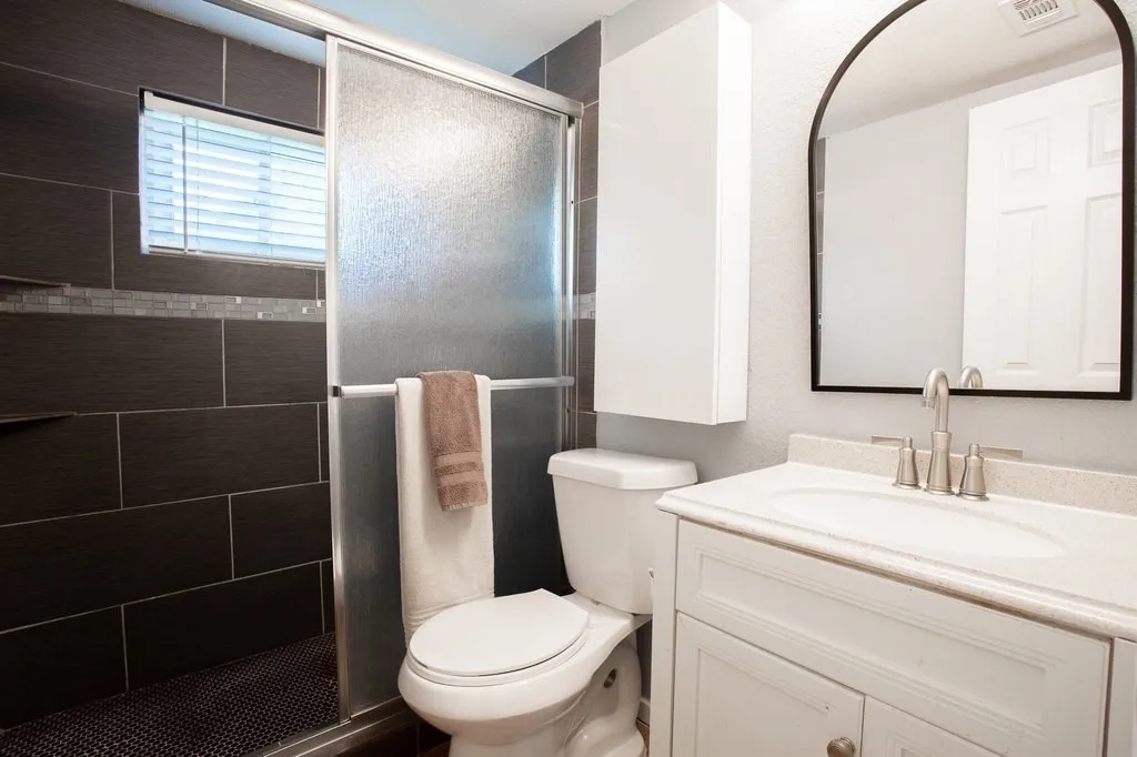 Single Family Residence For Sale in Tarrant County , 519 Taylor Street, Arlington, Texas 76011, 2 Bedroom, 1 Bathroom, Garage spaces, 870 Sqft, built in 1907, mls#21357265, Real Estate Agent in Arlington, Homes For Sale in Tarrant county, Homes For Sale in Arlington, Realtor in Arlington Texas, Real Estate Brokerage Independent Realty Texas, Luminita Cordes Realtor