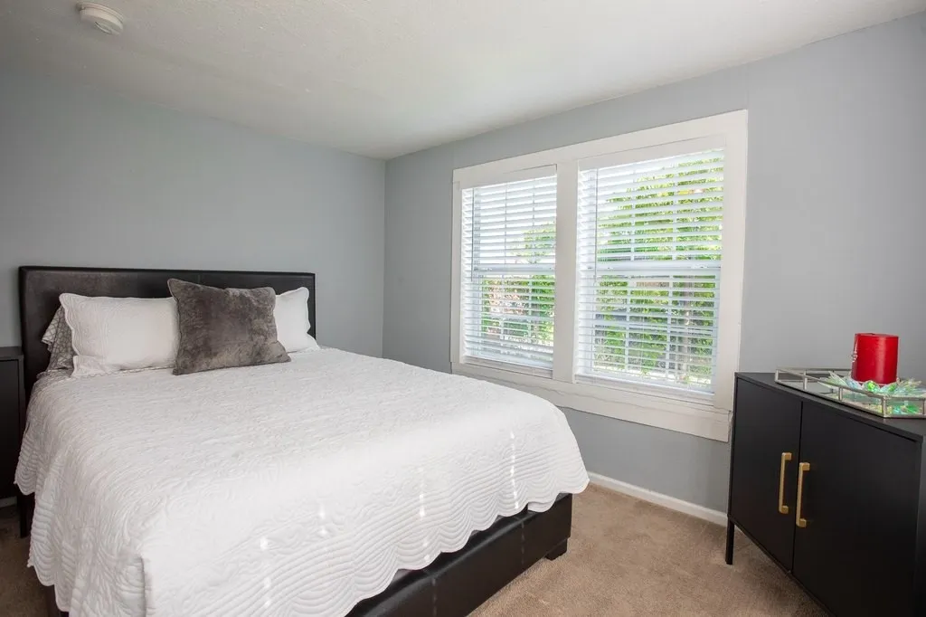 Single Family Residence For Sale in Tarrant County , 519 Taylor Street, Arlington, Texas 76011, 2 Bedroom, 1 Bathroom, Garage spaces, 870 Sqft, built in 1907, mls#21357265, Real Estate Agent in Arlington, Homes For Sale in Tarrant county, Homes For Sale in Arlington, Realtor in Arlington Texas, Real Estate Brokerage Independent Realty Texas, Luminita Cordes Realtor