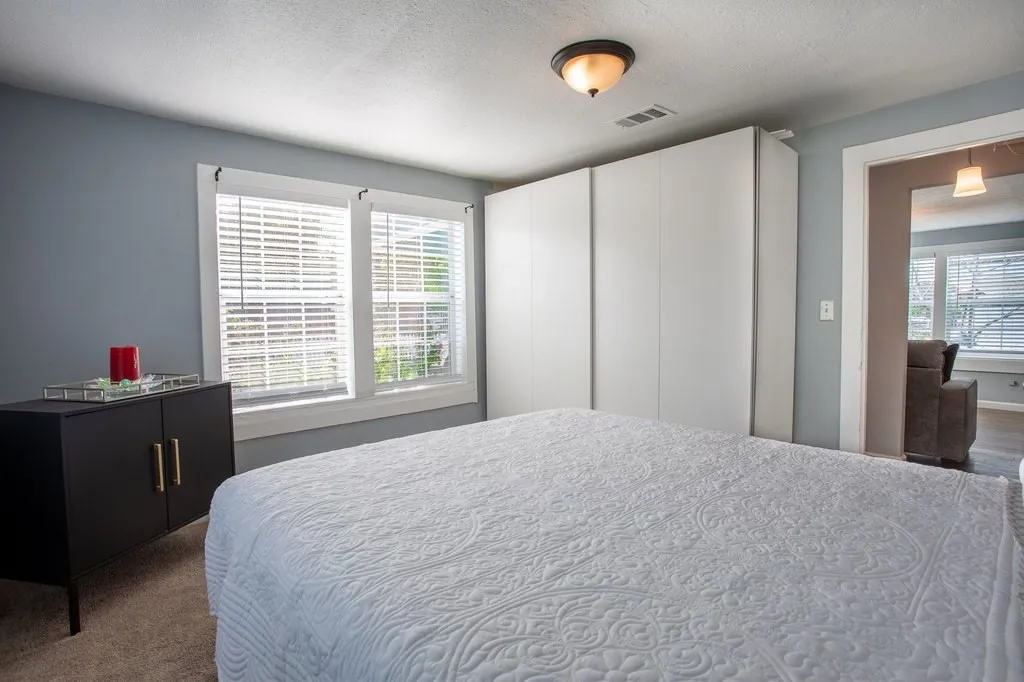 Single Family Residence For Sale in Tarrant County , 519 Taylor Street, Arlington, Texas 76011, 2 Bedroom, 1 Bathroom, Garage spaces, 870 Sqft, built in 1907, mls#21357265, Real Estate Agent in Arlington, Homes For Sale in Tarrant county, Homes For Sale in Arlington, Realtor in Arlington Texas, Real Estate Brokerage Independent Realty Texas, Luminita Cordes Realtor