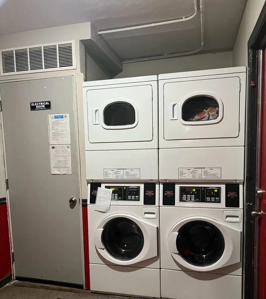 Apartment For Rent in Dallas County , 2429 Parkside 277, Irving, Texas 75061, 1 Bedroom, 1 Bathroom, Garage spaces, 462 Sqft, built in 1961, Price $1,140, mls#21357349, Real Estate Agent in Irving, Homes For Rent in Dallas county, Homes For Rent in Irving, Realtor in Irving Texas, Real Estate Brokerage Independent Realty Texas, Luminita Cordes Realtor