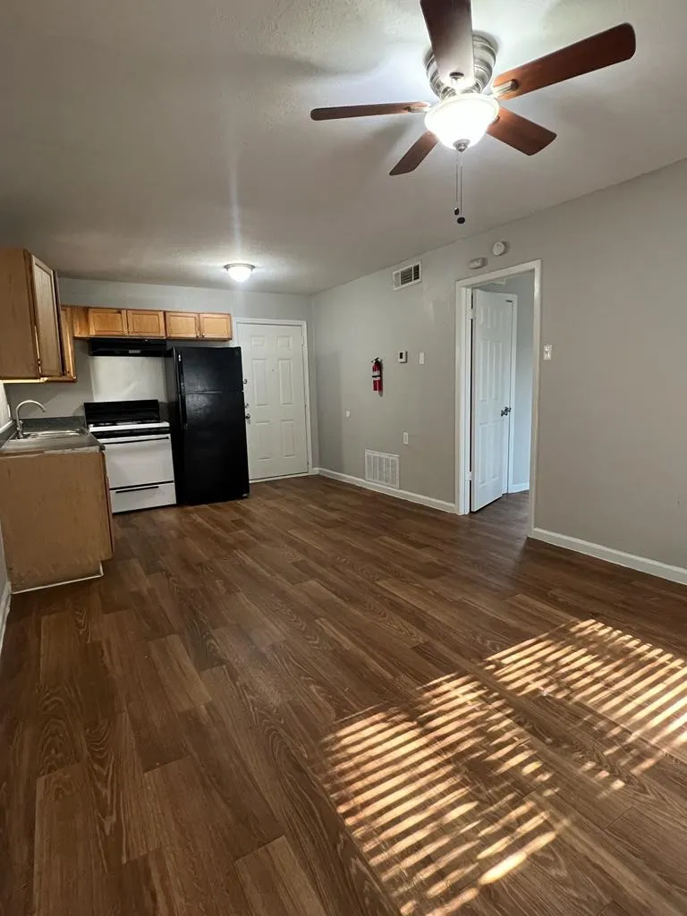 Apartment For Rent in Dallas County , 2429 Parkside 277, Irving, Texas 75061, 1 Bedroom, 1 Bathroom, Garage spaces, 462 Sqft, built in 1961, Price $1,140, mls#21357349, Real Estate Agent in Irving, Homes For Rent in Dallas county, Homes For Rent in Irving, Realtor in Irving Texas, Real Estate Brokerage Independent Realty Texas, Luminita Cordes Realtor