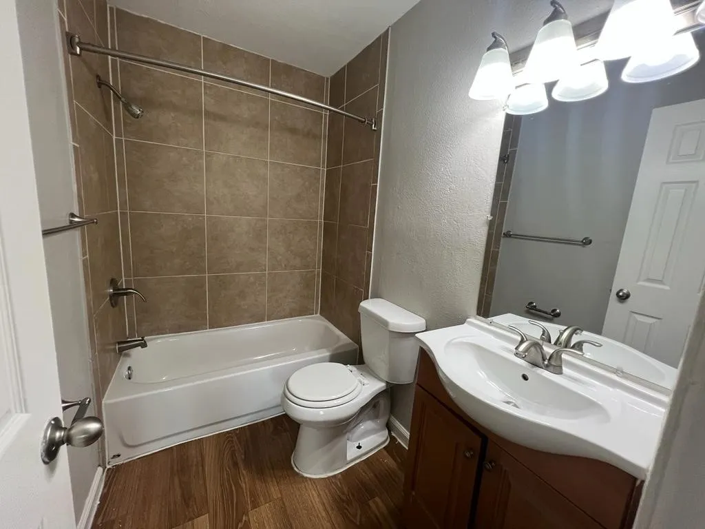 Apartment For Rent in Dallas County , 2429 Parkside 277, Irving, Texas 75061, 1 Bedroom, 1 Bathroom, Garage spaces, 462 Sqft, built in 1961, Price $1,140, mls#21357349, Real Estate Agent in Irving, Homes For Rent in Dallas county, Homes For Rent in Irving, Realtor in Irving Texas, Real Estate Brokerage Independent Realty Texas, Luminita Cordes Realtor