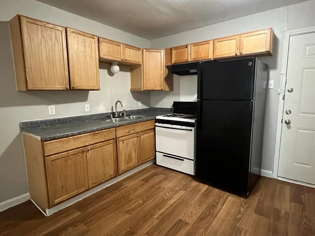Apartment For Rent in Dallas County , 2429 Parkside 277, Irving, Texas 75061, 1 Bedroom, 1 Bathroom, Garage spaces, 462 Sqft, built in 1961, Price $1,140, mls#21357349, Real Estate Agent in Irving, Homes For Rent in Dallas county, Homes For Rent in Irving, Realtor in Irving Texas, Real Estate Brokerage Independent Realty Texas, Luminita Cordes Realtor