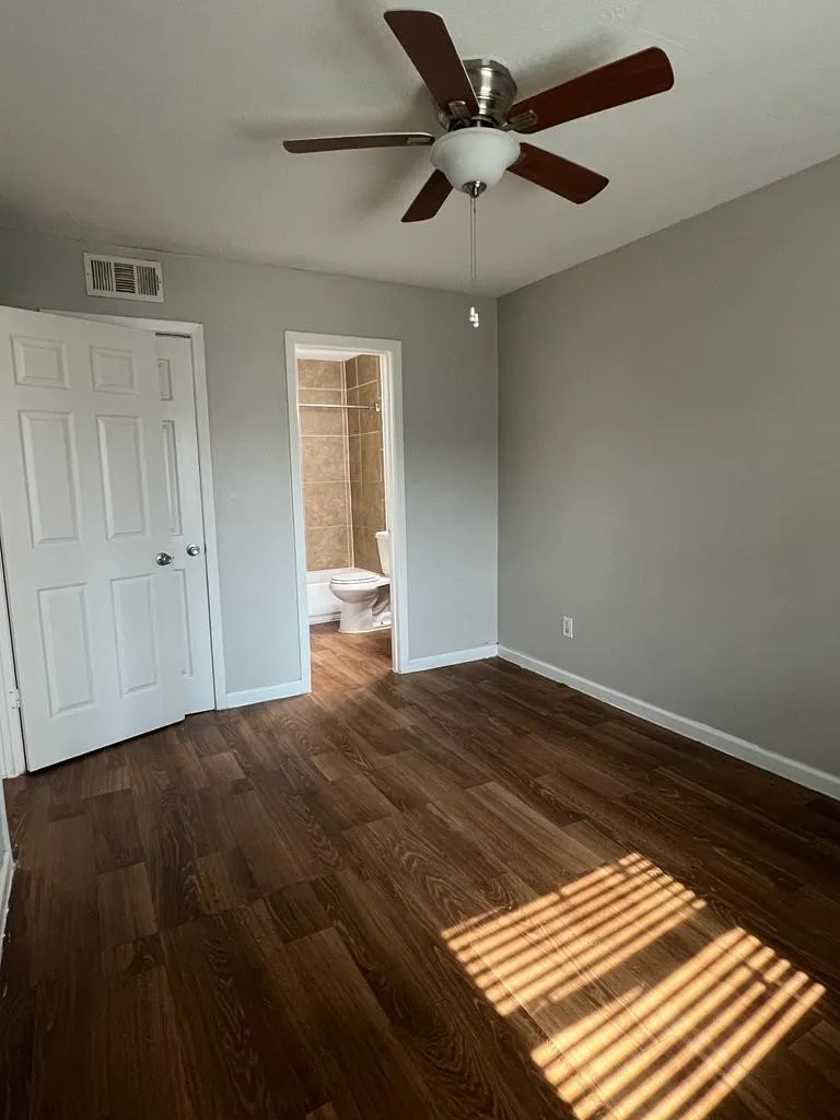 Apartment For Rent in Dallas County , 2429 Parkside 277, Irving, Texas 75061, 1 Bedroom, 1 Bathroom, Garage spaces, 462 Sqft, built in 1961, Price $1,140, mls#21357349, Real Estate Agent in Irving, Homes For Rent in Dallas county, Homes For Rent in Irving, Realtor in Irving Texas, Real Estate Brokerage Independent Realty Texas, Luminita Cordes Realtor