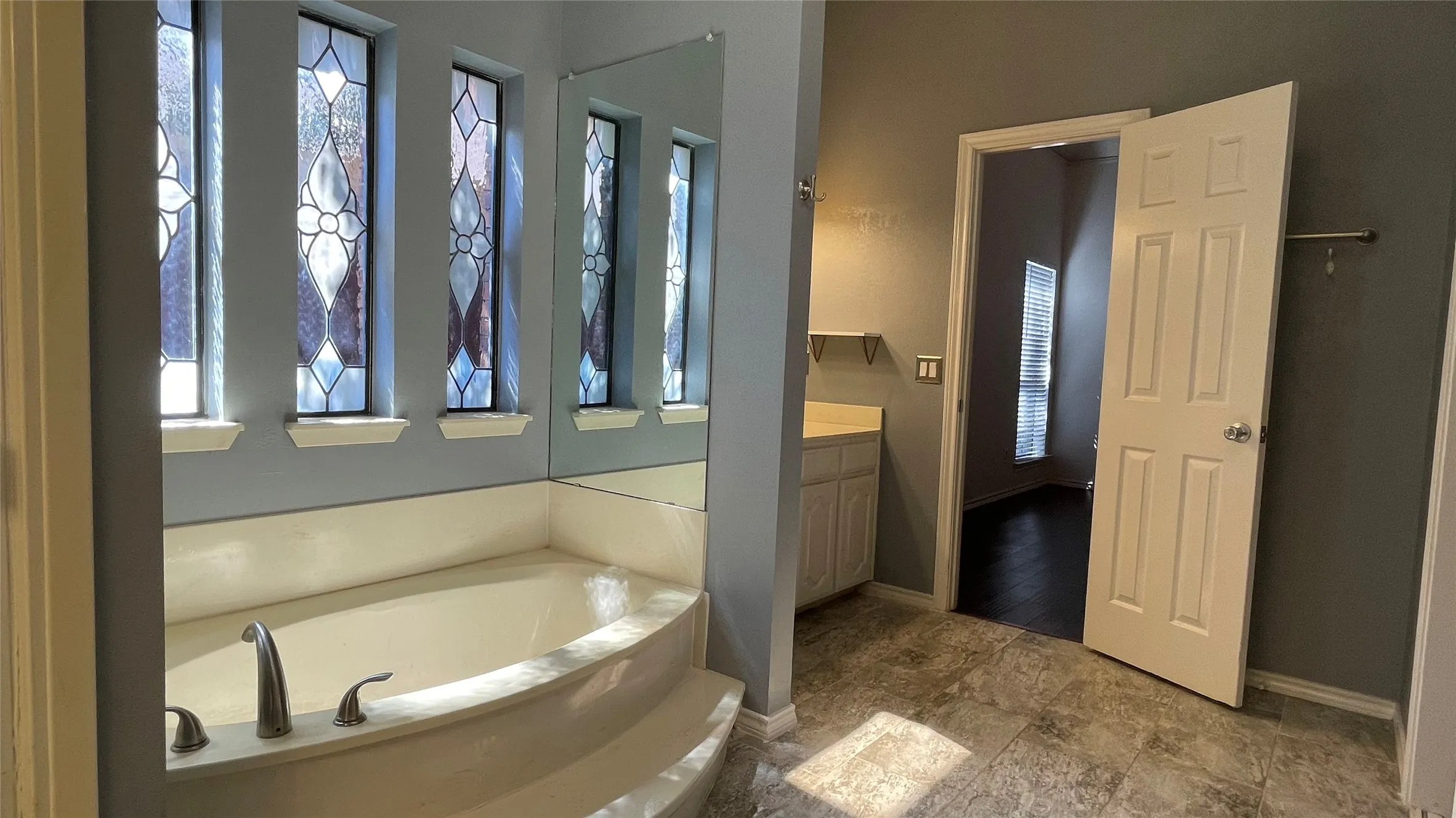 Single Family Residence For Rent in Collin County , 4023 Lawngate Drive, Dallas, Texas 75287, 3 Bedroom, 3 Bathroom, 2 Garage spaces, 2,033 Sqft, built in 1986, mls#21357383, Real Estate Agent in Dallas, Homes For Rent in Collin county, Homes For Rent in Dallas, Realtor in Dallas Texas, Real Estate Brokerage Independent Realty Texas, Luminita Cordes Realtor
