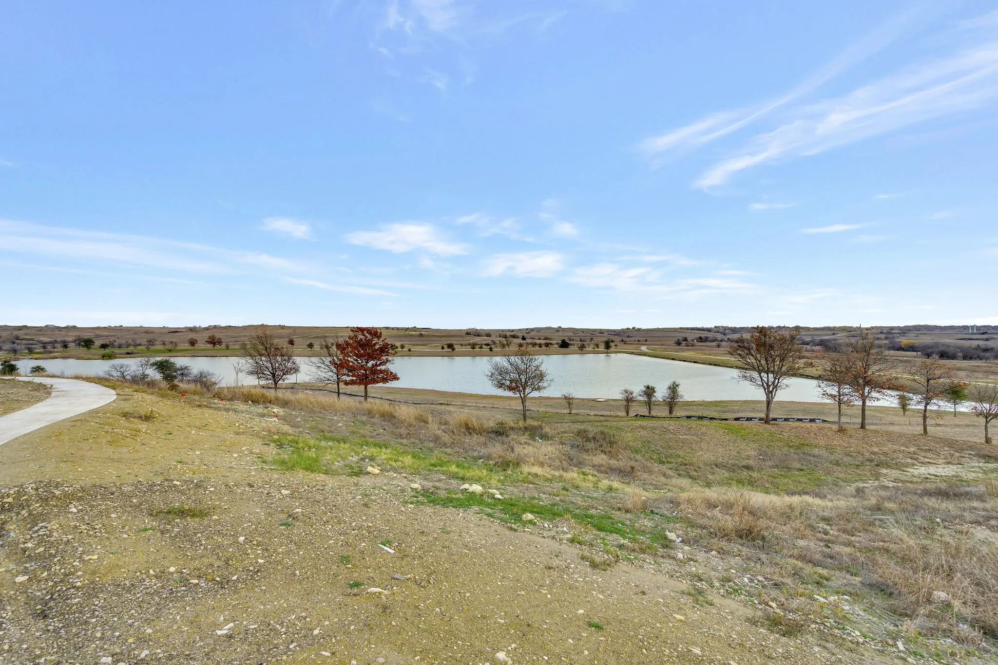 The community features trails and a catch and release fishing pond.