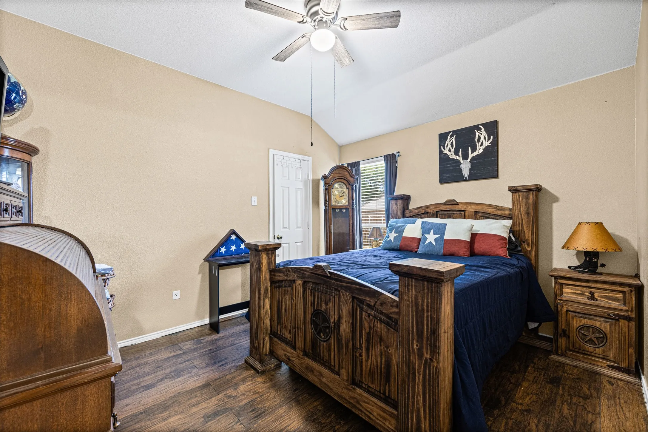 Single Family Residence For Sale in Ellis County , 4621 Cedar Run Drive, Midlothian, Texas 76065, 4 Bedroom, 2 Bathroom, 2 Garage spaces, 2,338 Sqft, built in 2005, mls#21347515, Real Estate Agent in Midlothian, Homes For Sale in Ellis county, Homes For Sale in Midlothian, Realtor in Midlothian Texas, Real Estate Brokerage Independent Realty Texas, Luminita Cordes Realtor
