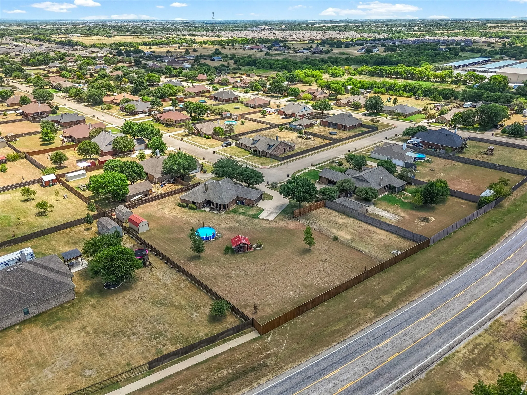 Single Family Residence For Sale in Ellis County , 4621 Cedar Run Drive, Midlothian, Texas 76065, 4 Bedroom, 2 Bathroom, 2 Garage spaces, 2,338 Sqft, built in 2005, mls#21347515, Real Estate Agent in Midlothian, Homes For Sale in Ellis county, Homes For Sale in Midlothian, Realtor in Midlothian Texas, Real Estate Brokerage Independent Realty Texas, Luminita Cordes Realtor