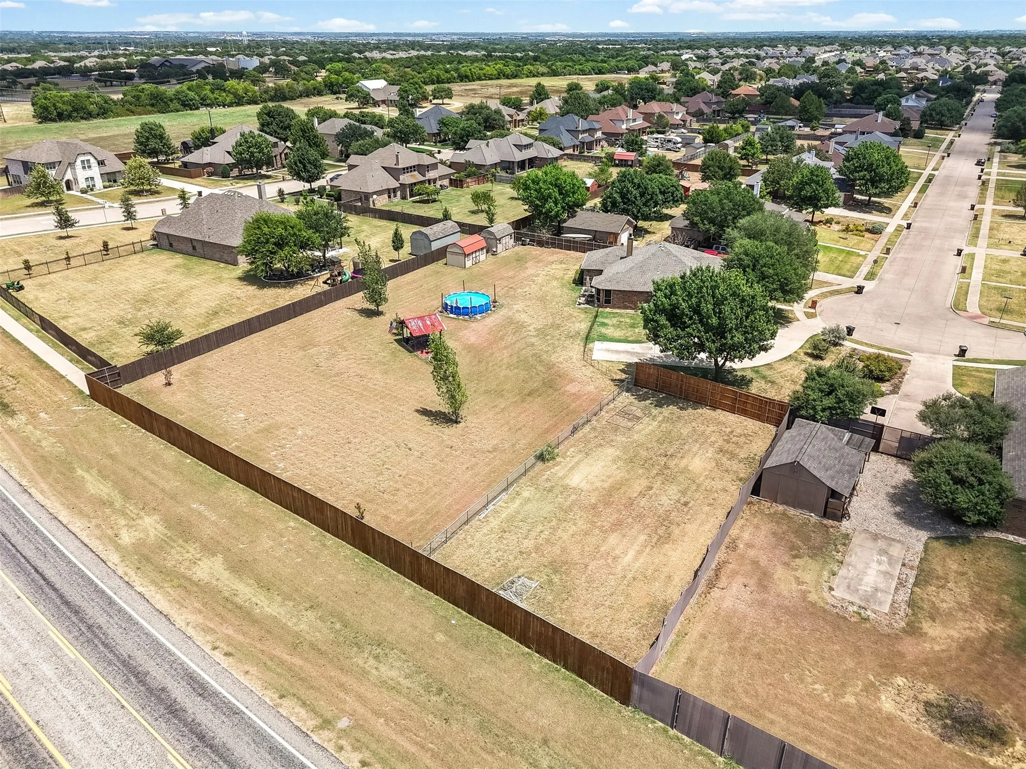 Single Family Residence For Sale in Ellis County , 4621 Cedar Run Drive, Midlothian, Texas 76065, 4 Bedroom, 2 Bathroom, 2 Garage spaces, 2,338 Sqft, built in 2005, mls#21347515, Real Estate Agent in Midlothian, Homes For Sale in Ellis county, Homes For Sale in Midlothian, Realtor in Midlothian Texas, Real Estate Brokerage Independent Realty Texas, Luminita Cordes Realtor