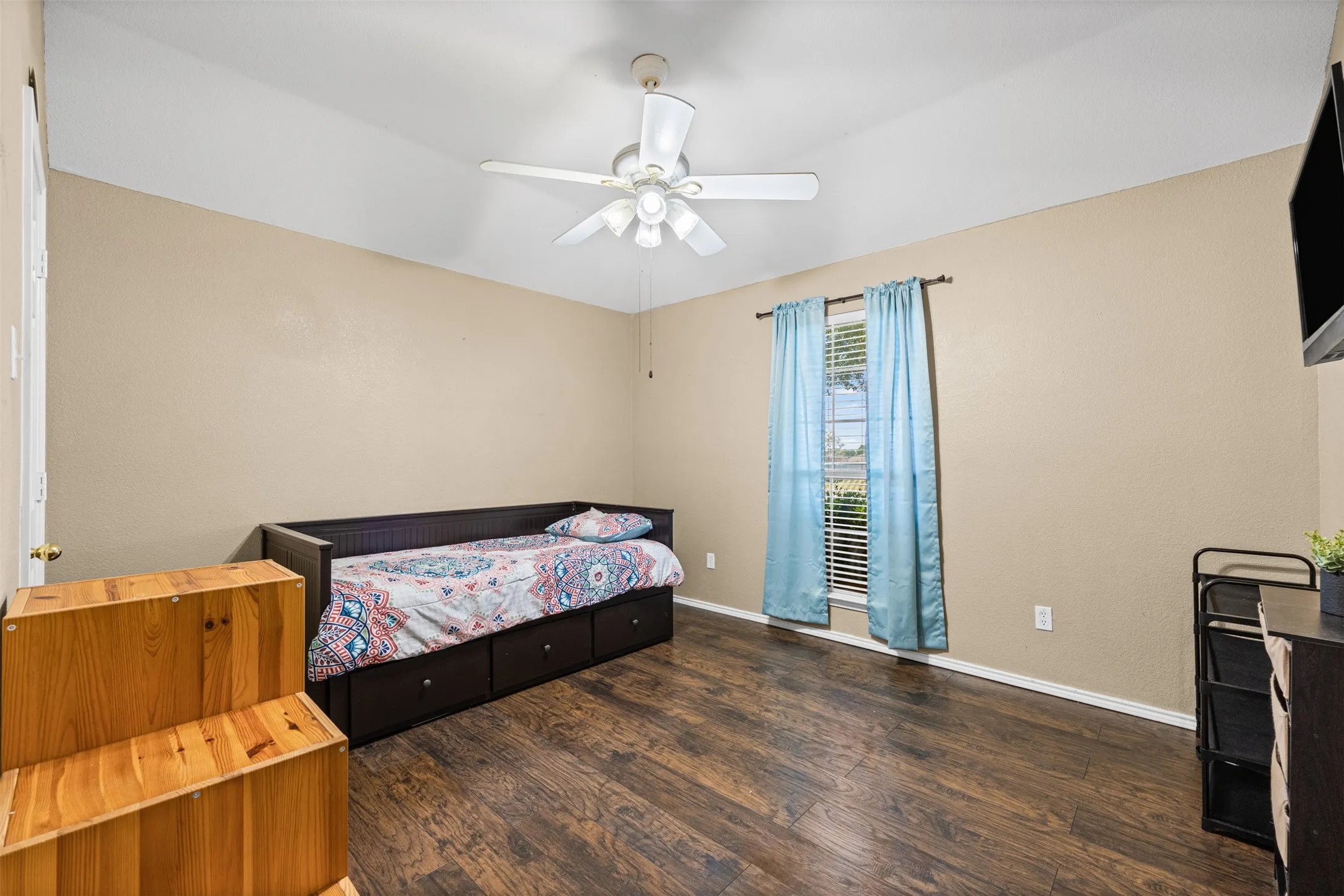 Single Family Residence For Sale in Ellis County , 4621 Cedar Run Drive, Midlothian, Texas 76065, 4 Bedroom, 2 Bathroom, 2 Garage spaces, 2,338 Sqft, built in 2005, mls#21347515, Real Estate Agent in Midlothian, Homes For Sale in Ellis county, Homes For Sale in Midlothian, Realtor in Midlothian Texas, Real Estate Brokerage Independent Realty Texas, Luminita Cordes Realtor
