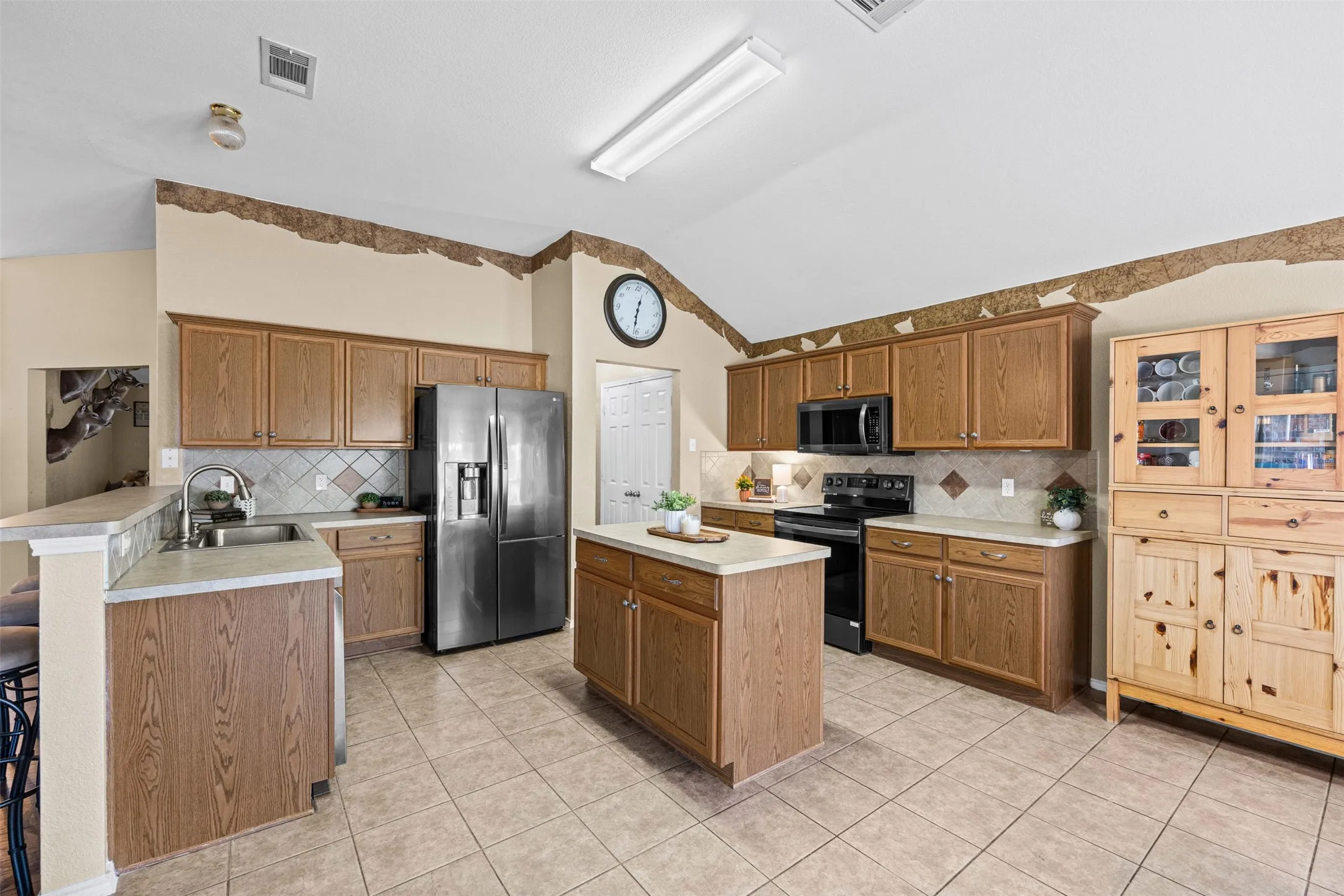 Single Family Residence For Sale in Ellis County , 4621 Cedar Run Drive, Midlothian, Texas 76065, 4 Bedroom, 2 Bathroom, 2 Garage spaces, 2,338 Sqft, built in 2005, mls#21347515, Real Estate Agent in Midlothian, Homes For Sale in Ellis county, Homes For Sale in Midlothian, Realtor in Midlothian Texas, Real Estate Brokerage Independent Realty Texas, Luminita Cordes Realtor