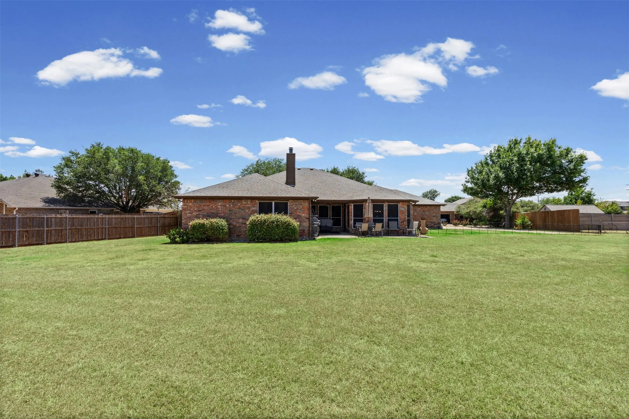 Single Family Residence For Sale in Ellis County , 4621 Cedar Run Drive, Midlothian, Texas 76065, 4 Bedroom, 2 Bathroom, 2 Garage spaces, 2,338 Sqft, built in 2005, mls#21347515, Real Estate Agent in Midlothian, Homes For Sale in Ellis county, Homes For Sale in Midlothian, Realtor in Midlothian Texas, Real Estate Brokerage Independent Realty Texas, Luminita Cordes Realtor