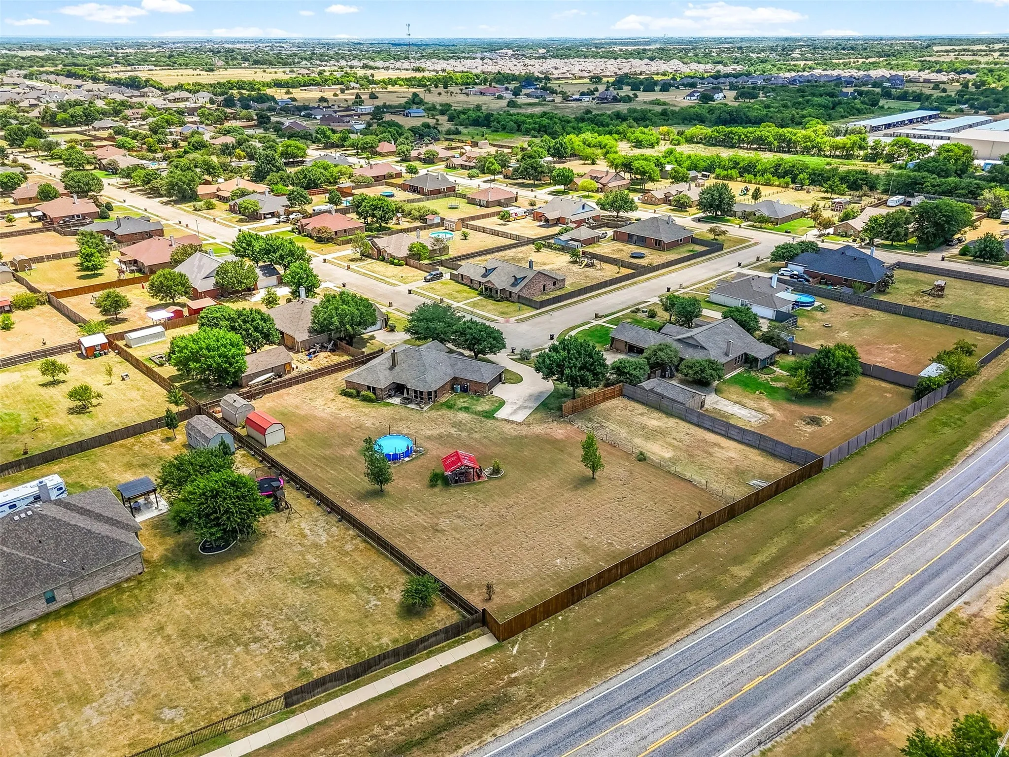 Single Family Residence For Sale in Ellis County , 4621 Cedar Run Drive, Midlothian, Texas 76065, 4 Bedroom, 2 Bathroom, 2 Garage spaces, 2,338 Sqft, built in 2005, mls#21347515, Real Estate Agent in Midlothian, Homes For Sale in Ellis county, Homes For Sale in Midlothian, Realtor in Midlothian Texas, Real Estate Brokerage Independent Realty Texas, Luminita Cordes Realtor
