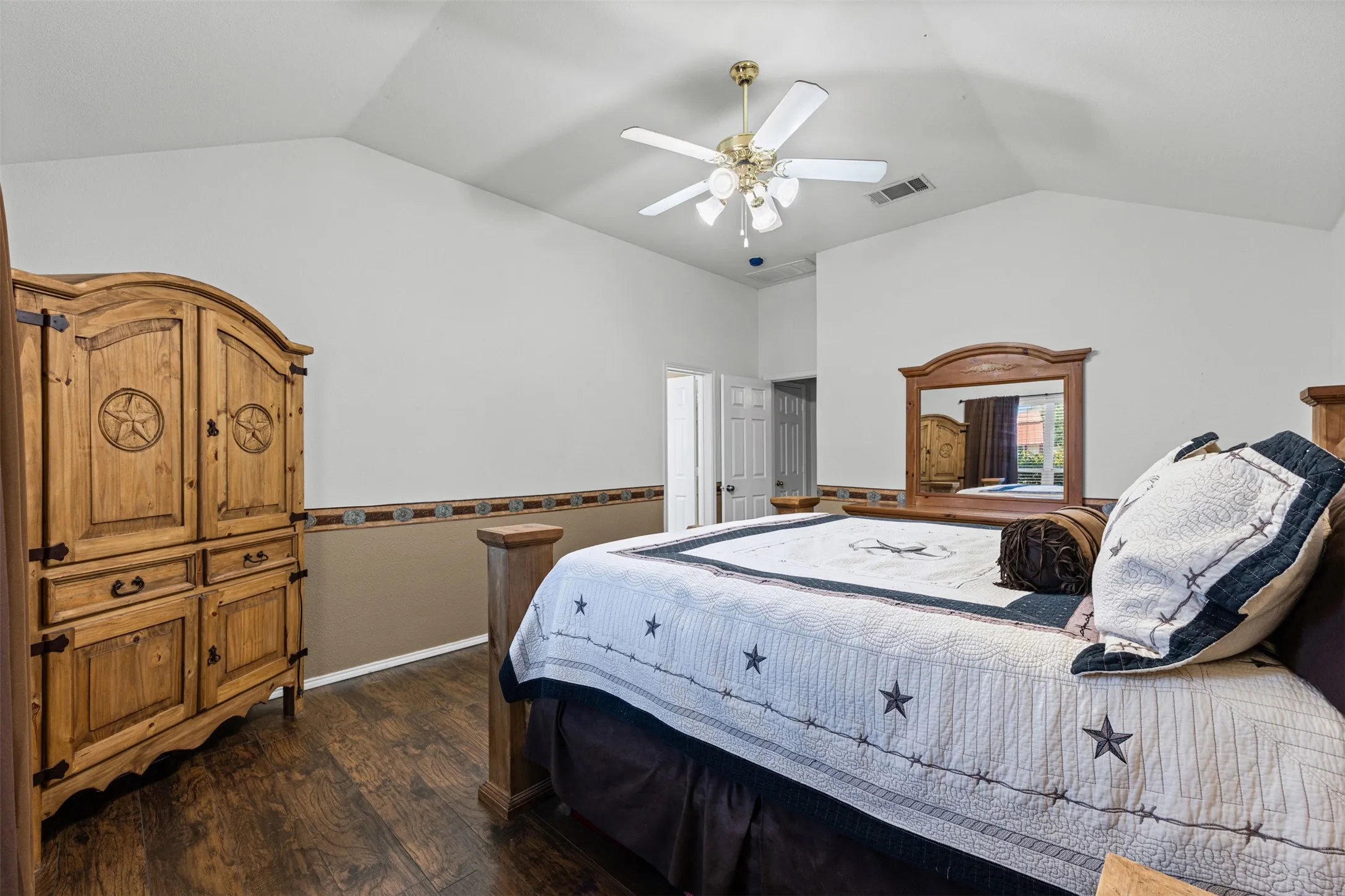 Single Family Residence For Sale in Ellis County , 4621 Cedar Run Drive, Midlothian, Texas 76065, 4 Bedroom, 2 Bathroom, 2 Garage spaces, 2,338 Sqft, built in 2005, mls#21347515, Real Estate Agent in Midlothian, Homes For Sale in Ellis county, Homes For Sale in Midlothian, Realtor in Midlothian Texas, Real Estate Brokerage Independent Realty Texas, Luminita Cordes Realtor
