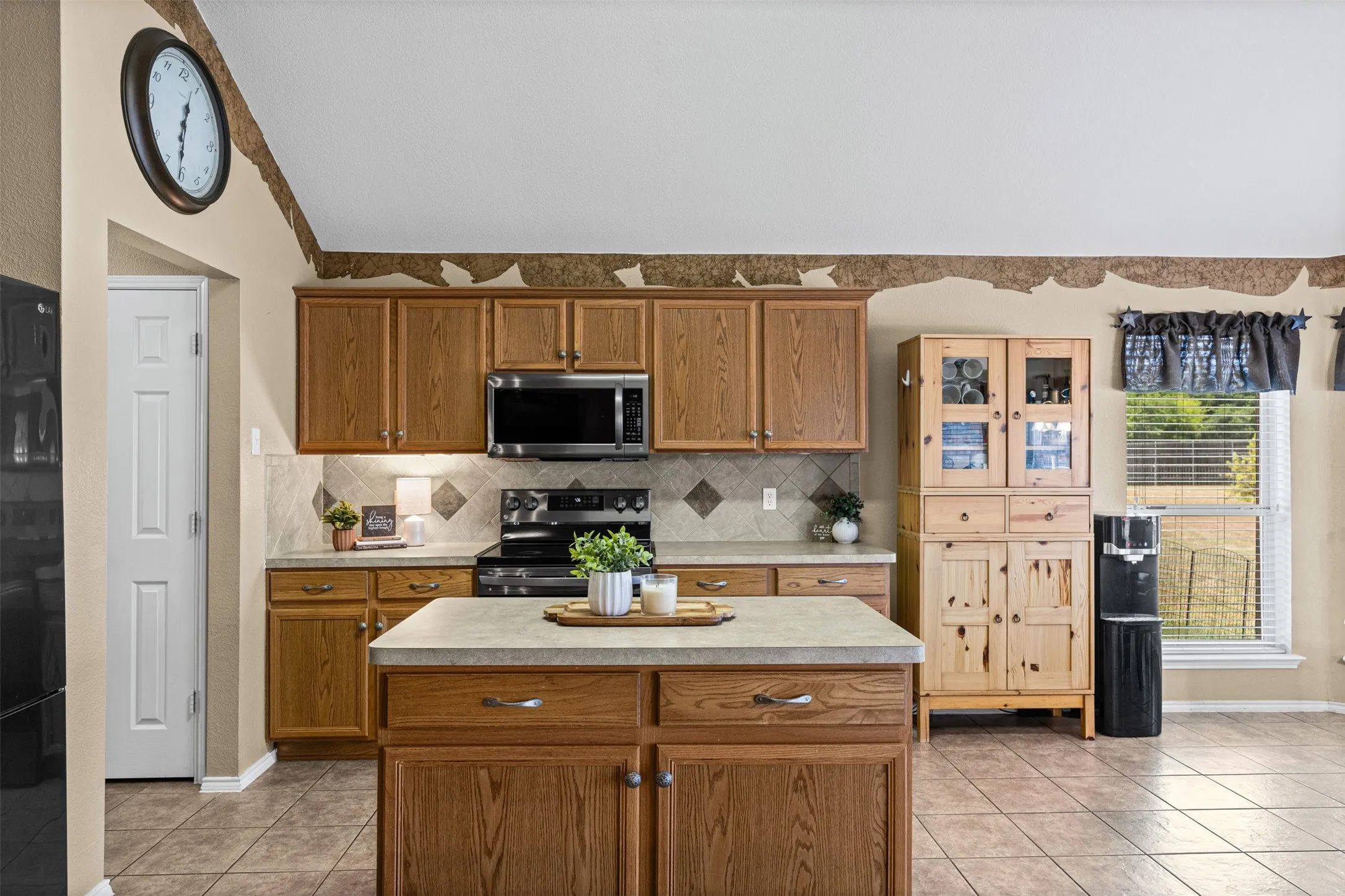 Single Family Residence For Sale in Ellis County , 4621 Cedar Run Drive, Midlothian, Texas 76065, 4 Bedroom, 2 Bathroom, 2 Garage spaces, 2,338 Sqft, built in 2005, mls#21347515, Real Estate Agent in Midlothian, Homes For Sale in Ellis county, Homes For Sale in Midlothian, Realtor in Midlothian Texas, Real Estate Brokerage Independent Realty Texas, Luminita Cordes Realtor