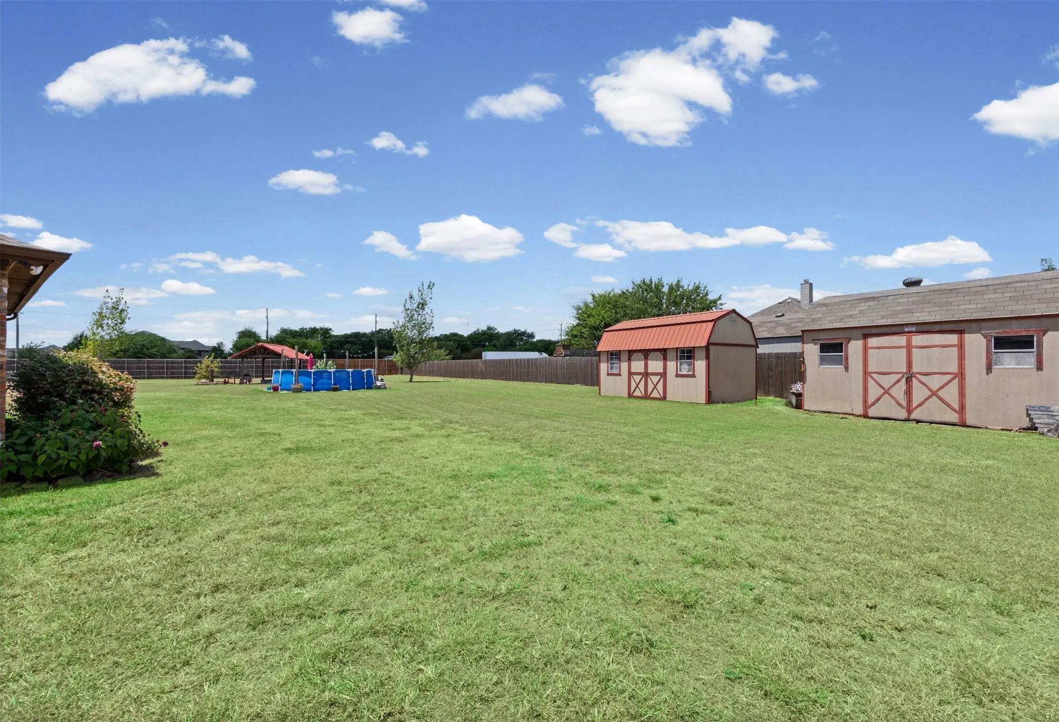 Single Family Residence For Sale in Ellis County , 4621 Cedar Run Drive, Midlothian, Texas 76065, 4 Bedroom, 2 Bathroom, 2 Garage spaces, 2,338 Sqft, built in 2005, mls#21347515, Real Estate Agent in Midlothian, Homes For Sale in Ellis county, Homes For Sale in Midlothian, Realtor in Midlothian Texas, Real Estate Brokerage Independent Realty Texas, Luminita Cordes Realtor