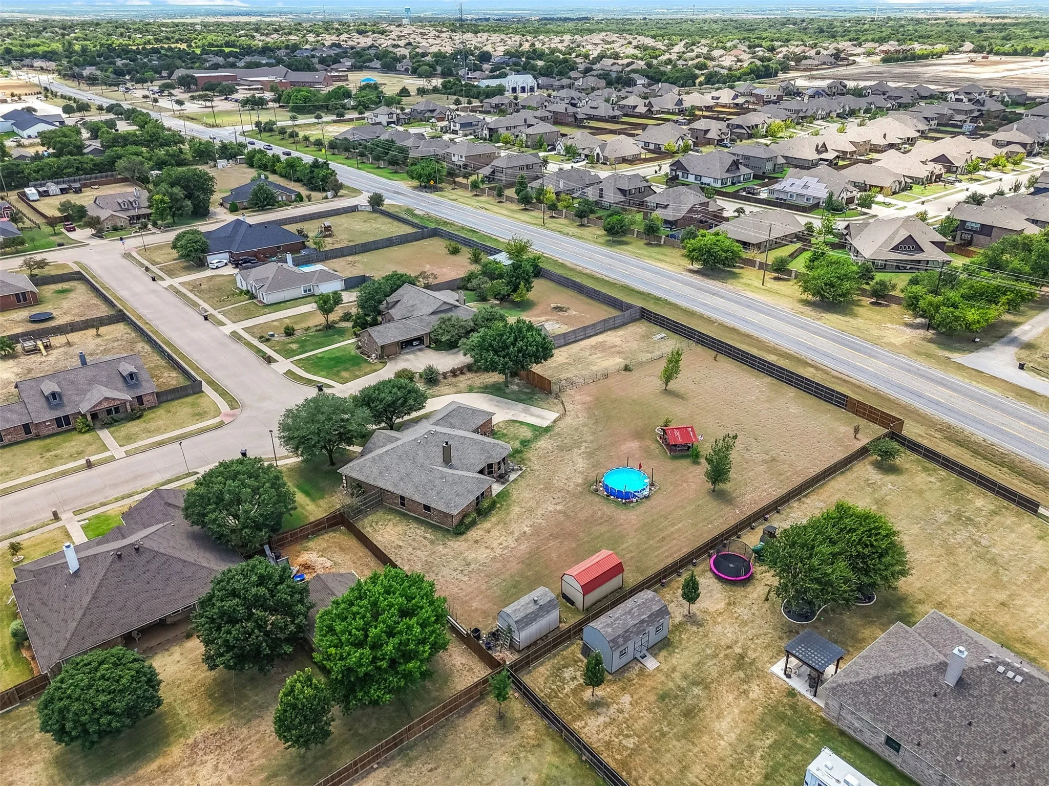 Single Family Residence For Sale in Ellis County , 4621 Cedar Run Drive, Midlothian, Texas 76065, 4 Bedroom, 2 Bathroom, 2 Garage spaces, 2,338 Sqft, built in 2005, mls#21347515, Real Estate Agent in Midlothian, Homes For Sale in Ellis county, Homes For Sale in Midlothian, Realtor in Midlothian Texas, Real Estate Brokerage Independent Realty Texas, Luminita Cordes Realtor