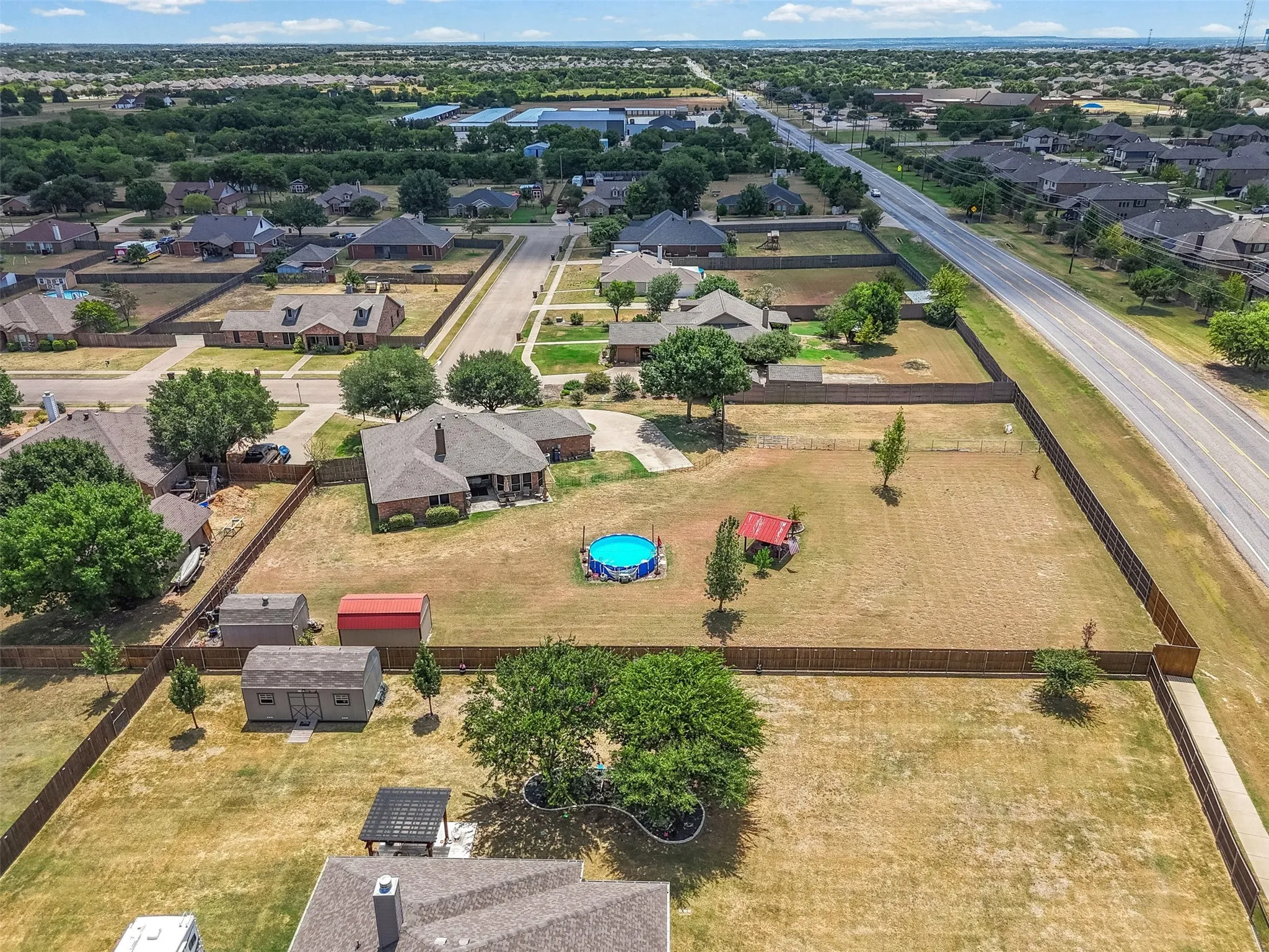 Single Family Residence For Sale in Ellis County , 4621 Cedar Run Drive, Midlothian, Texas 76065, 4 Bedroom, 2 Bathroom, 2 Garage spaces, 2,338 Sqft, built in 2005, mls#21347515, Real Estate Agent in Midlothian, Homes For Sale in Ellis county, Homes For Sale in Midlothian, Realtor in Midlothian Texas, Real Estate Brokerage Independent Realty Texas, Luminita Cordes Realtor