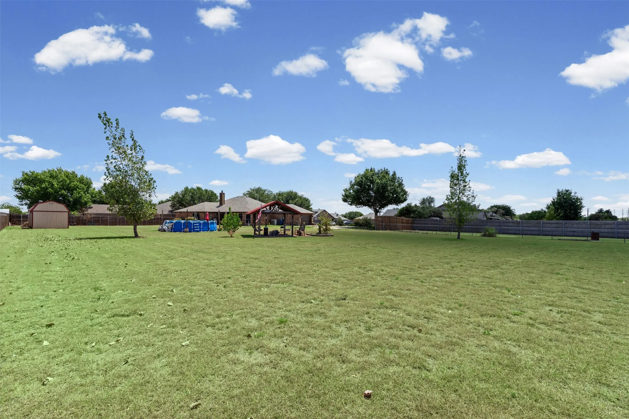 Single Family Residence For Sale in Ellis County , 4621 Cedar Run Drive, Midlothian, Texas 76065, 4 Bedroom, 2 Bathroom, 2 Garage spaces, 2,338 Sqft, built in 2005, mls#21347515, Real Estate Agent in Midlothian, Homes For Sale in Ellis county, Homes For Sale in Midlothian, Realtor in Midlothian Texas, Real Estate Brokerage Independent Realty Texas, Luminita Cordes Realtor